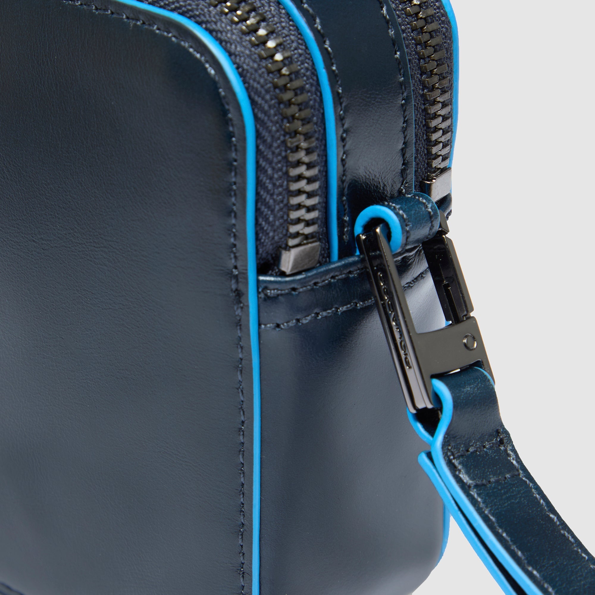 Pochette uomo a due scomparti