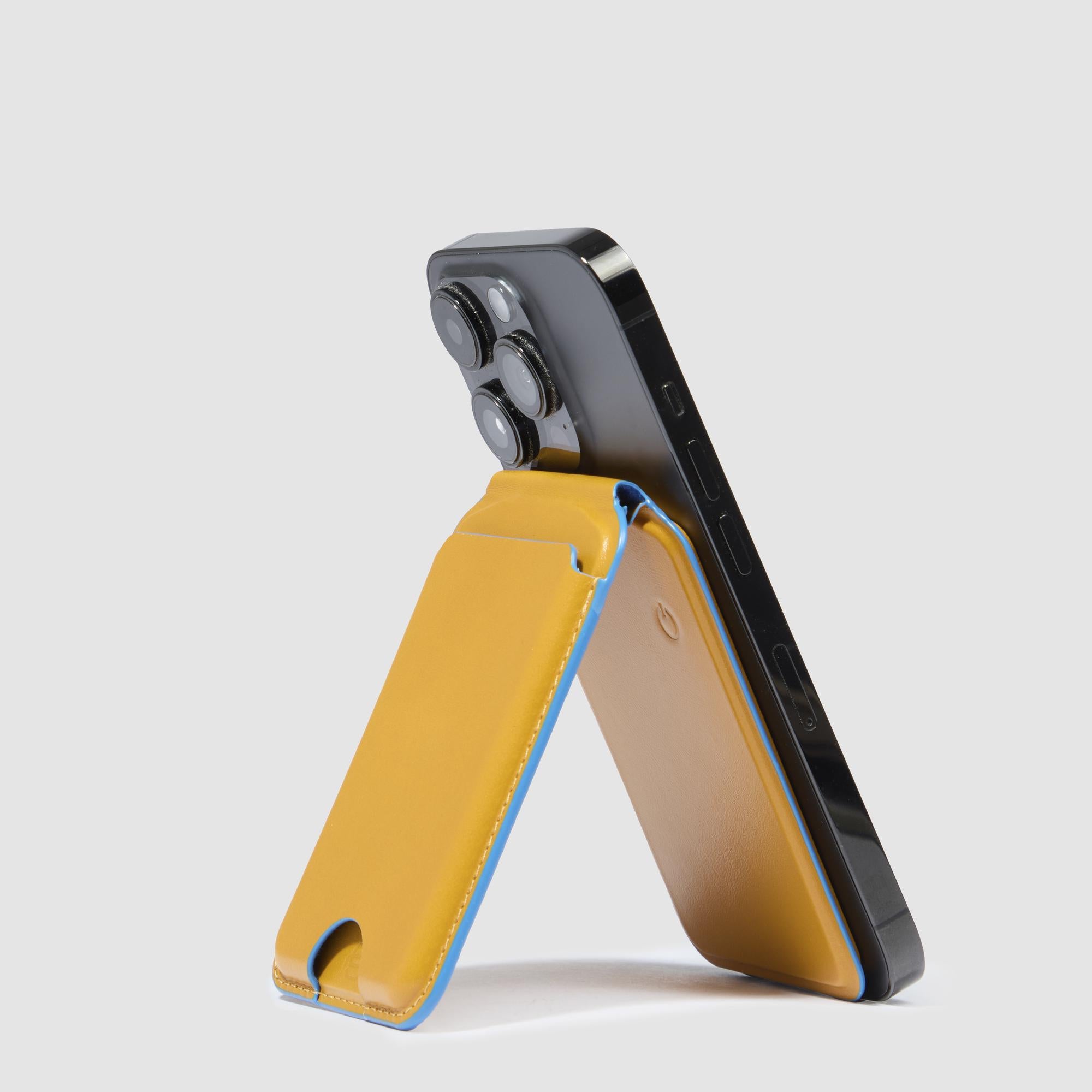 MagSafe wallet with rechargeable tracker