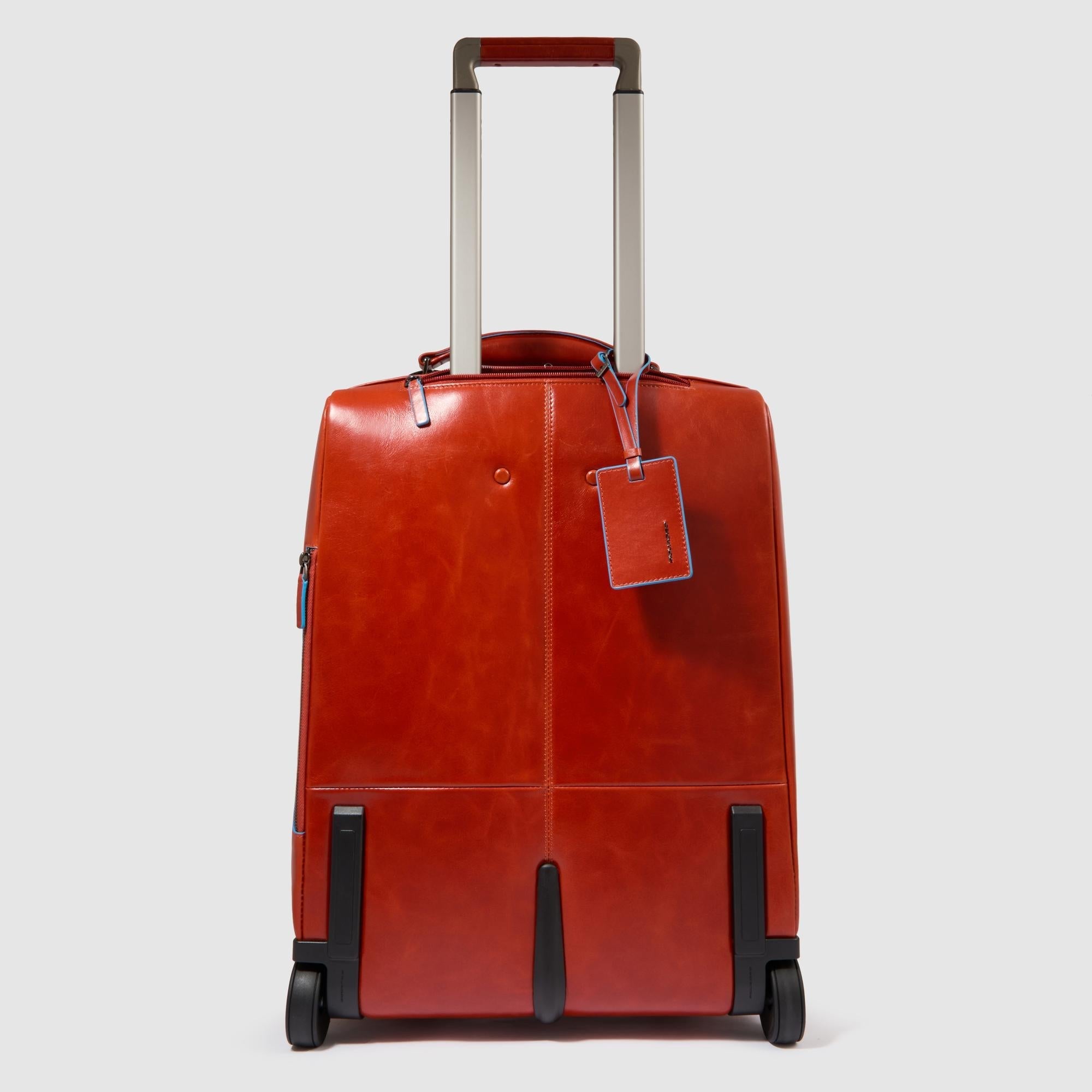 Cabin suitcase with garment sleeve - 3