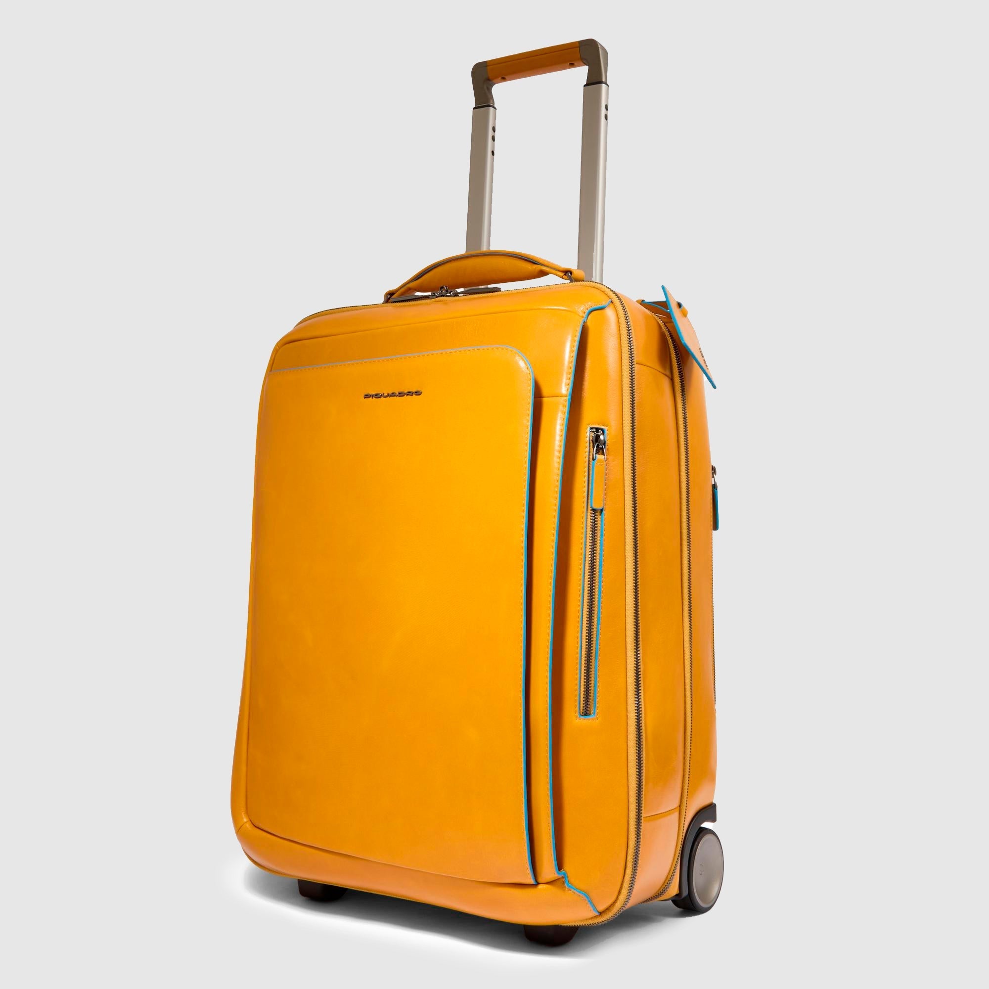 Cabin suitcase with garment sleeve - 2