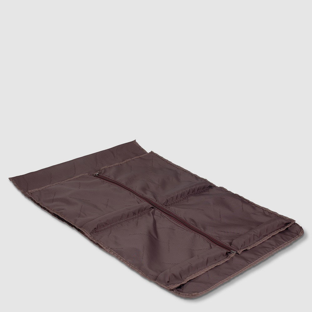 Cabin suitcase with garment sleeve - 5