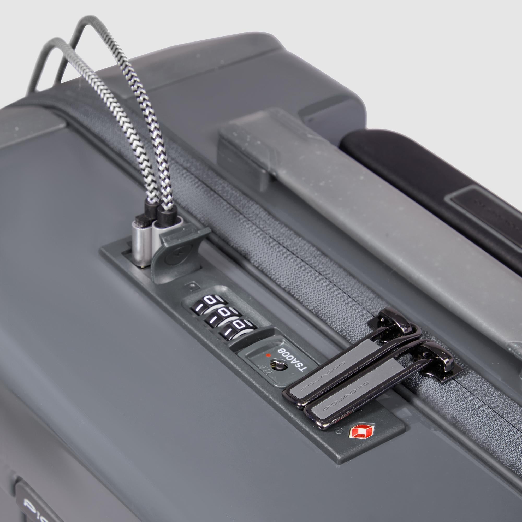 Personalizable 4 wheel cabin suitcase