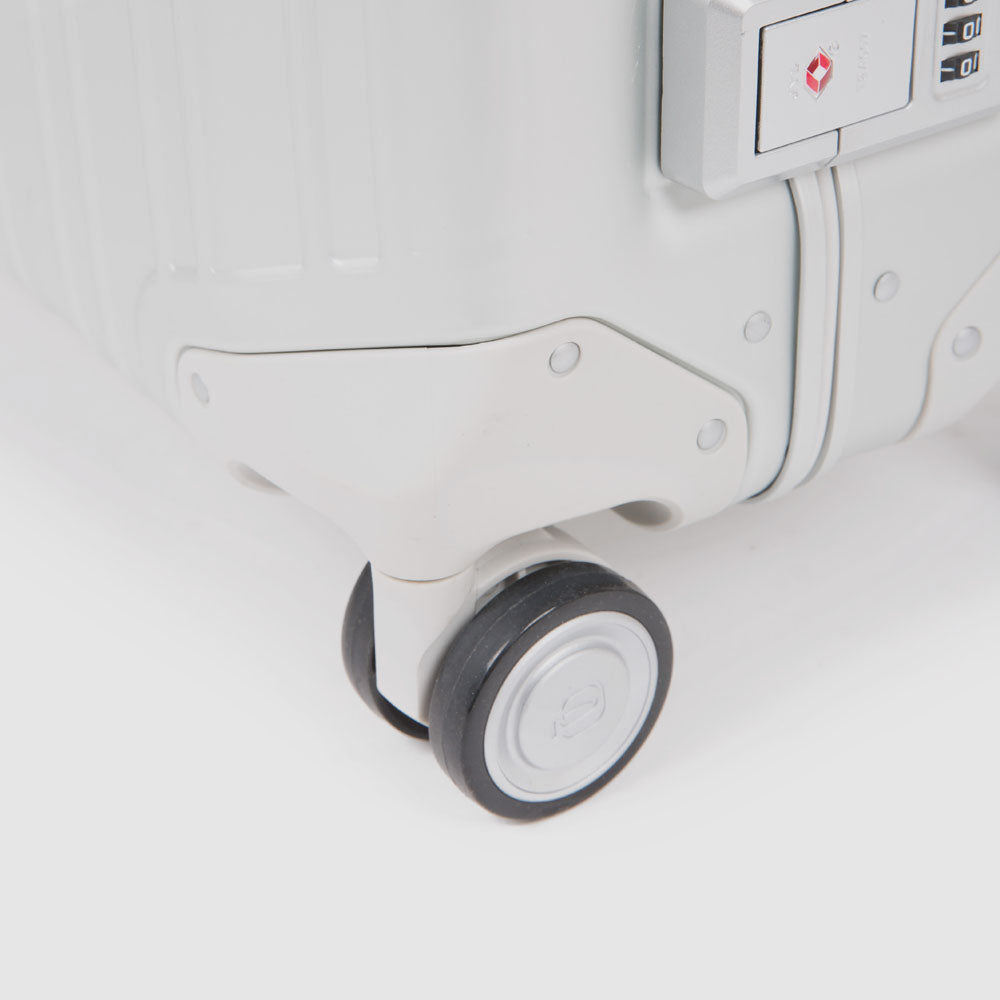 Medium size, 4 wheel suitcase - 5