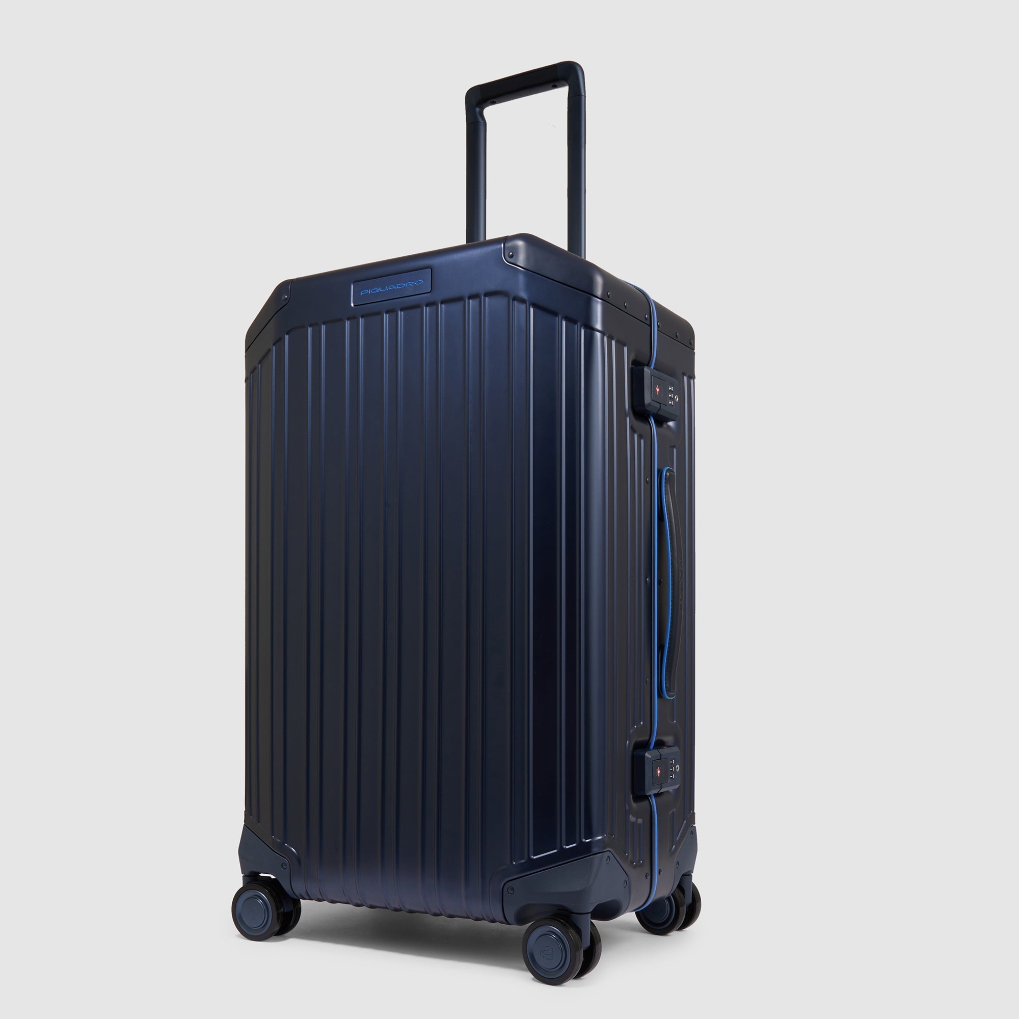 Medium size, 4 wheel suitcase - 2
