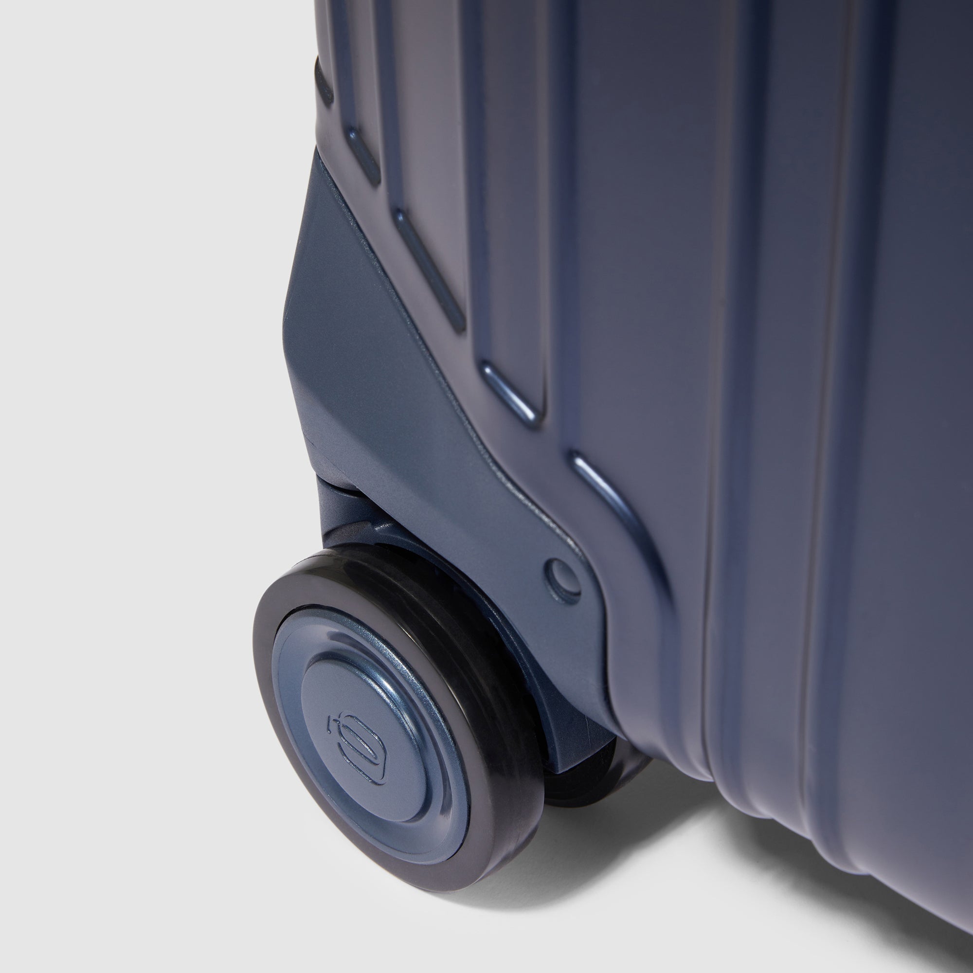 Medium size, 4 wheel suitcase - 5