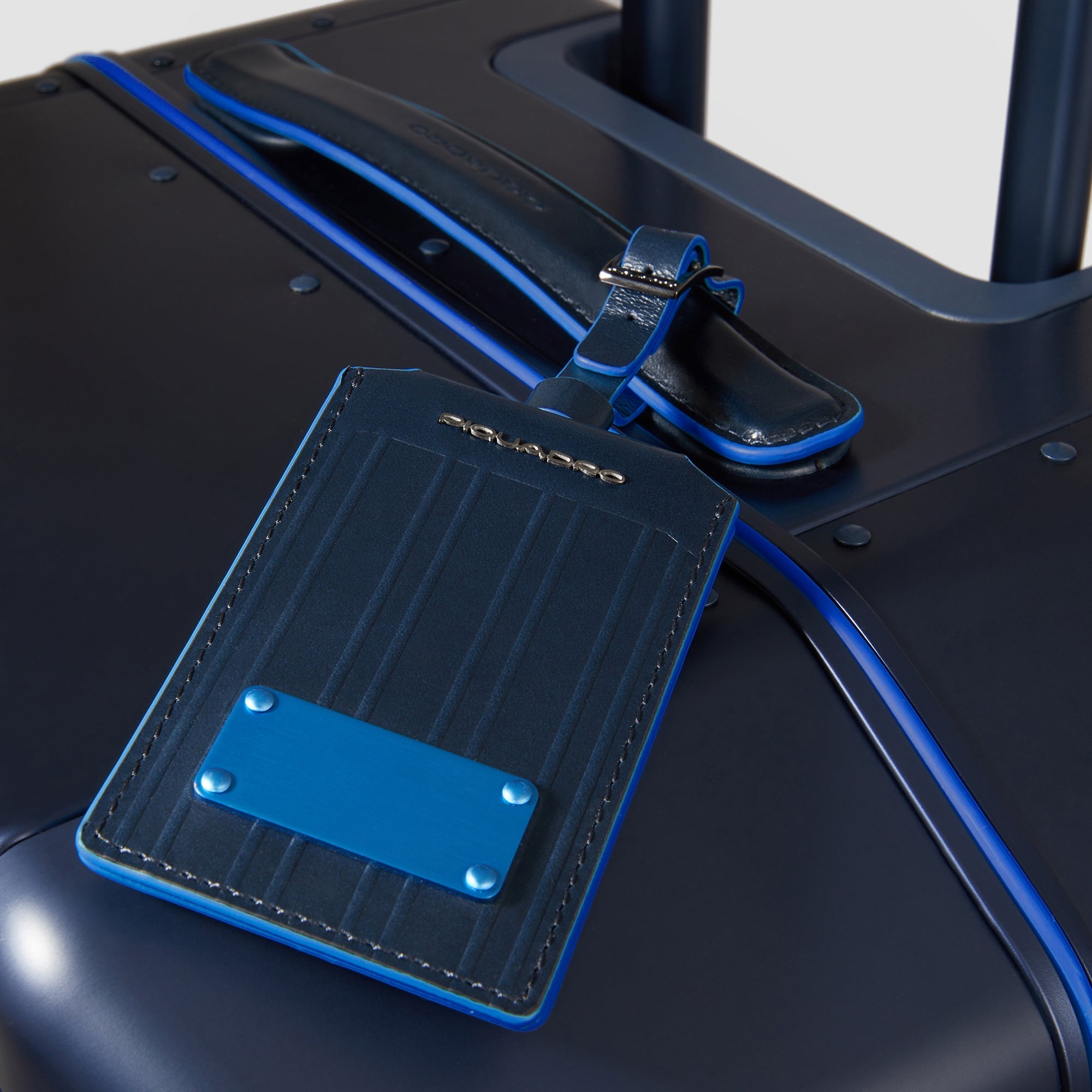 Medium size, 4 wheel suitcase