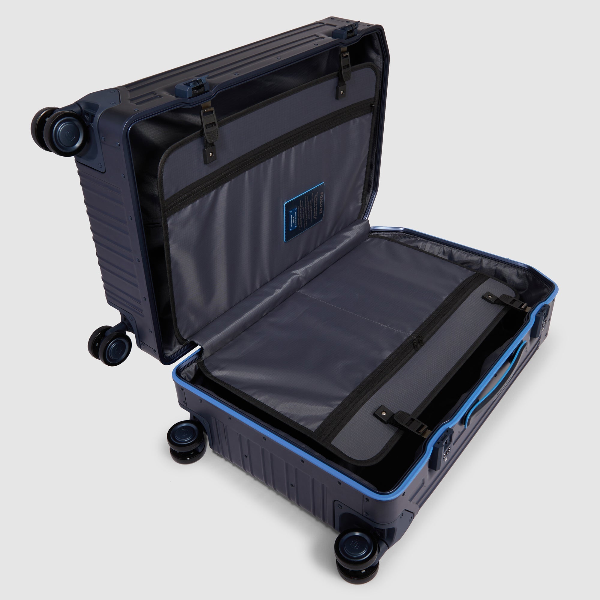 Medium size, 4 wheel suitcase - 8