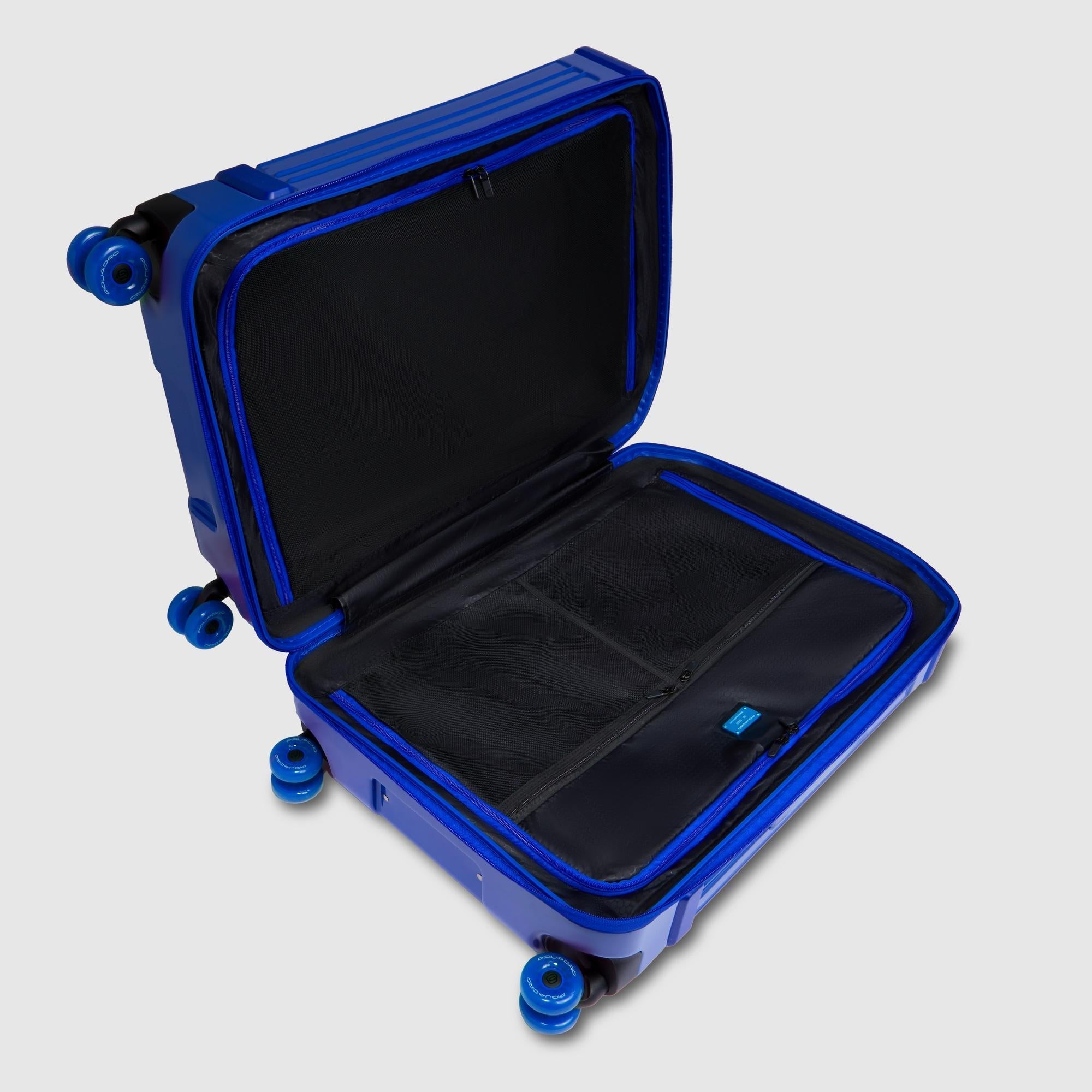 Medium size, expandable 4 wheel suitcase - 5