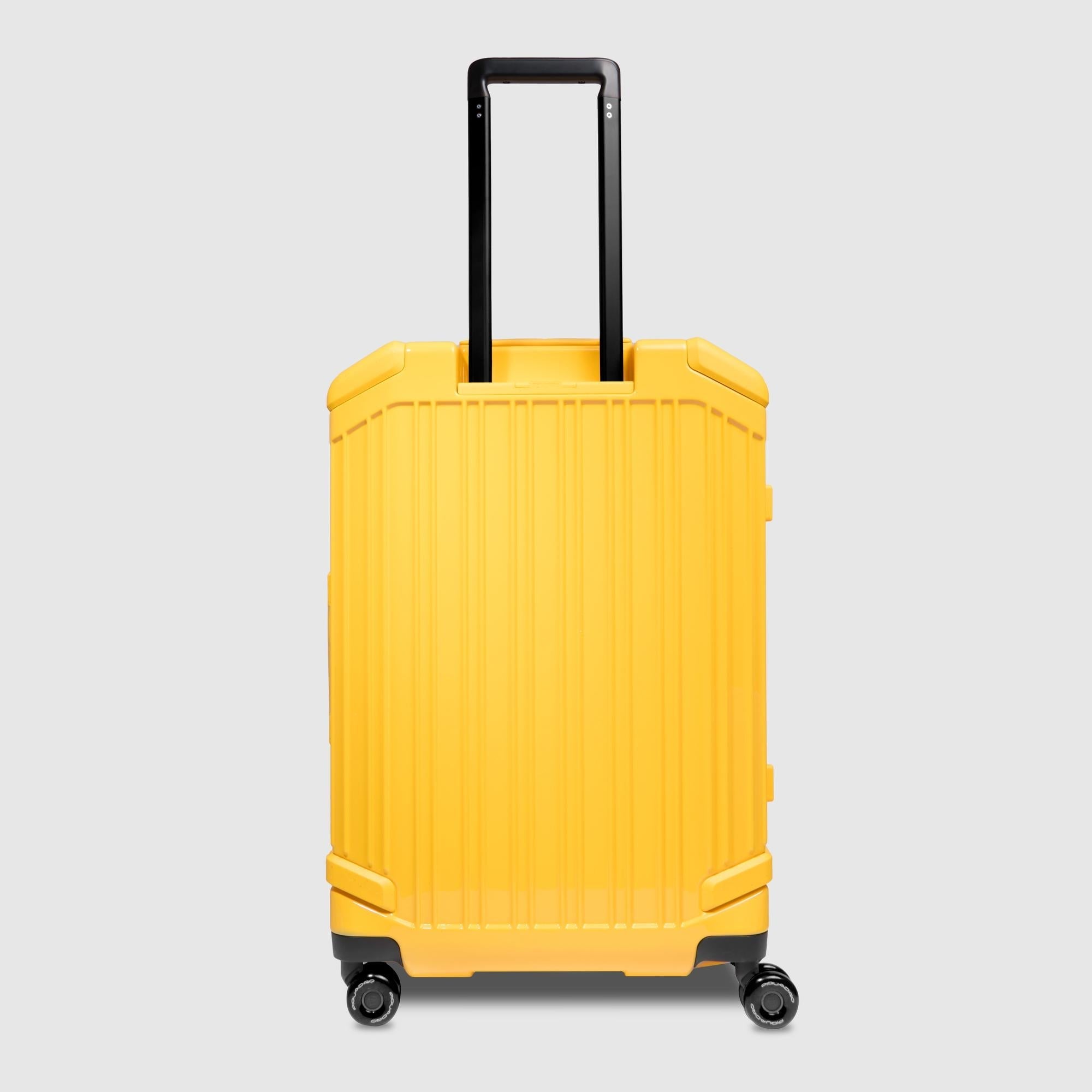 Medium size, expandable 4 wheel suitcase