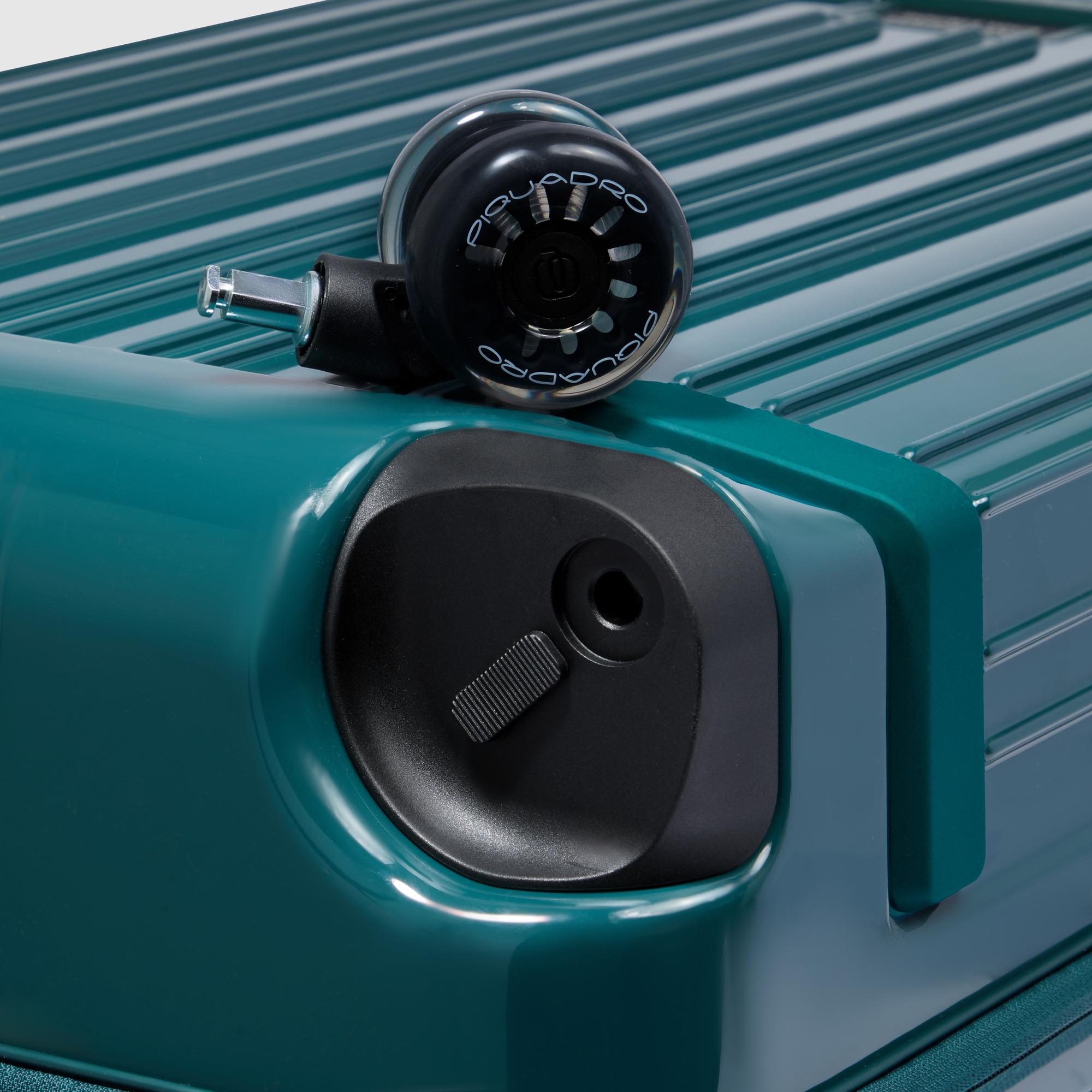 Medium size, expandable 4 wheel suitcase - 8