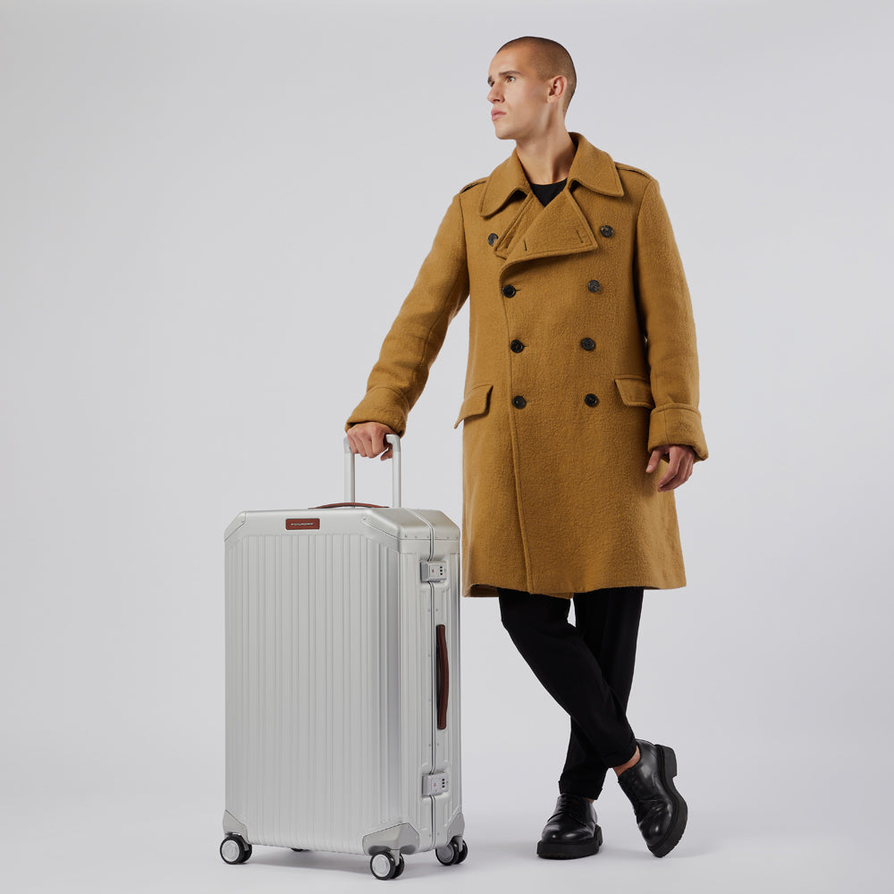 Large 4 wheel suitcase - 10