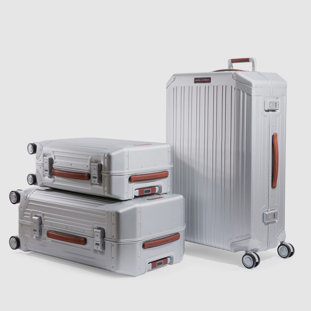 Large 4 wheel suitcase - 7