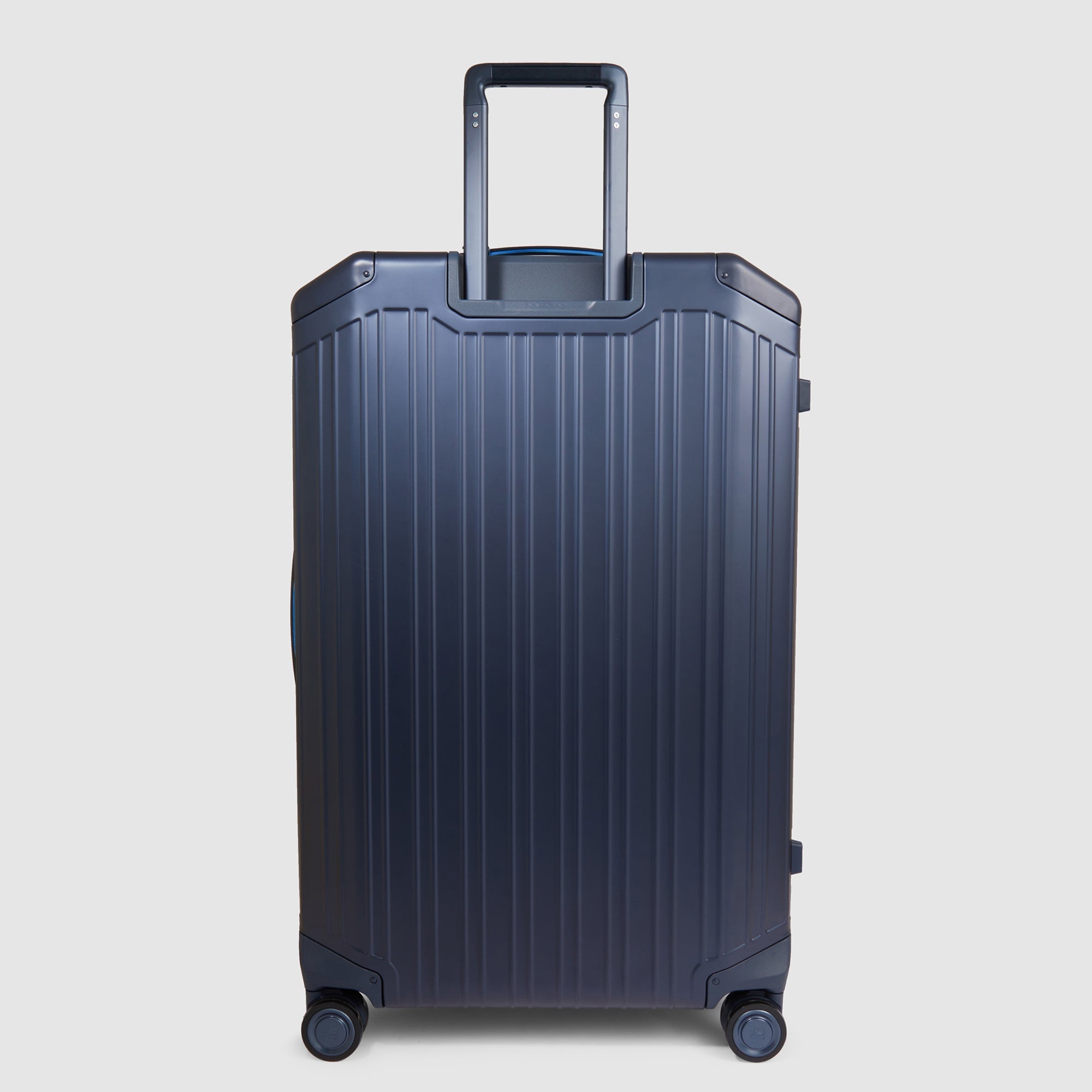 Large 4 wheel suitcase with waterproof cover - 3