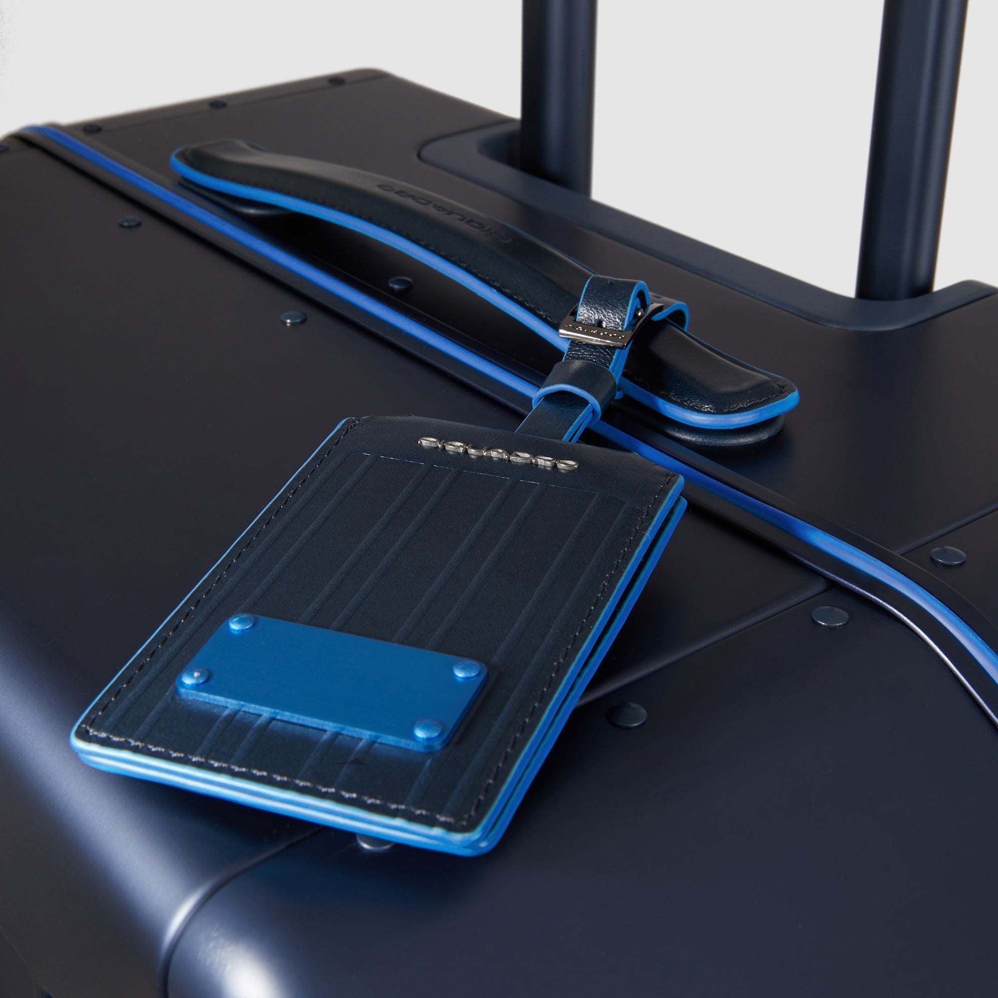 Large 4 wheel suitcase with waterproof cover - 6