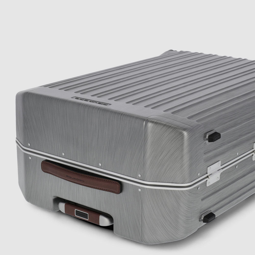 Large 4 wheel suitcase - 7