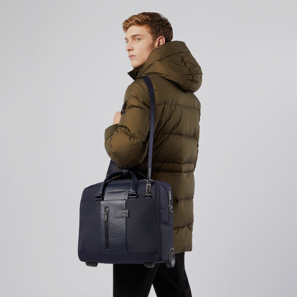 Slim laptop bag with wheels 15,6"