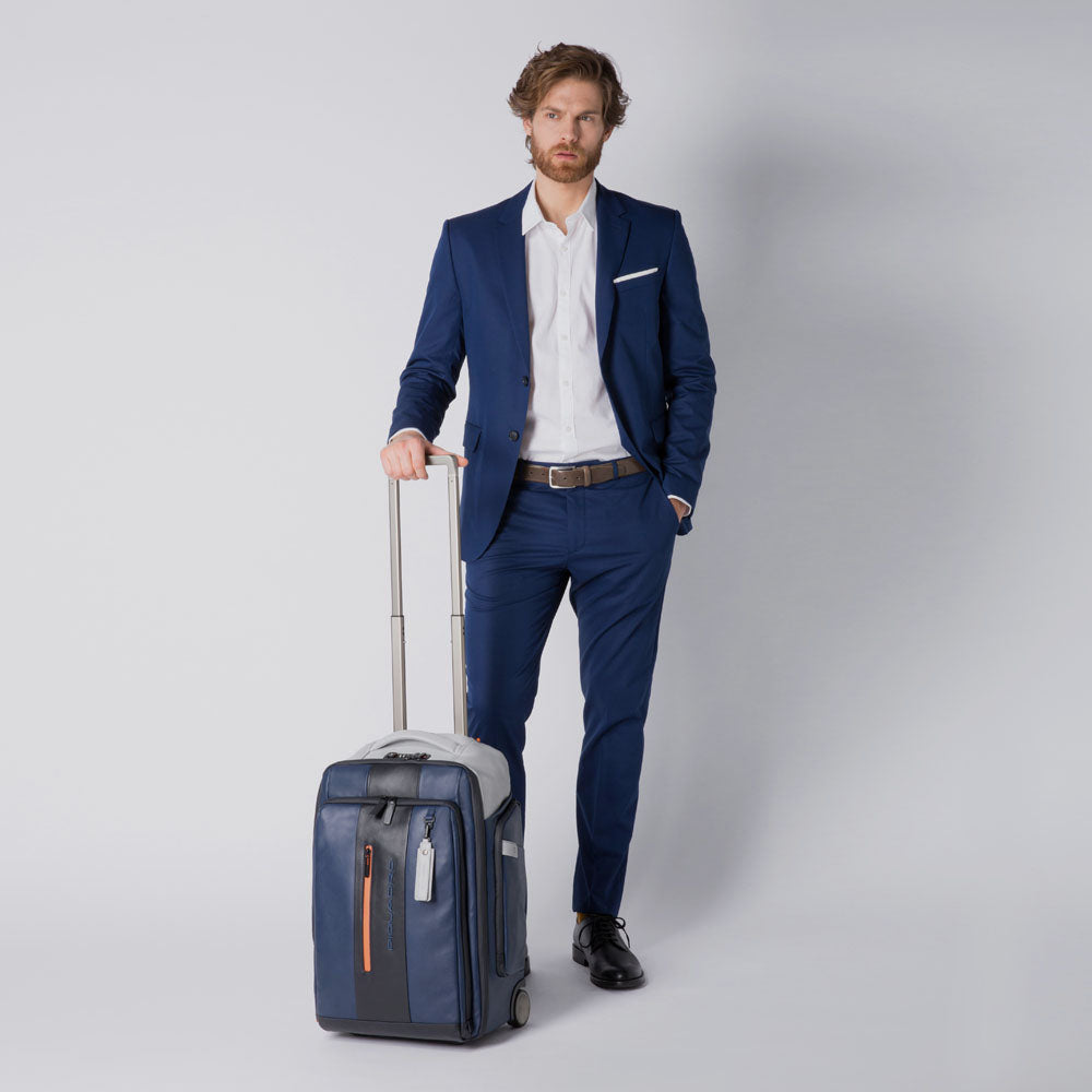 Convertible to backpack cabin suitcase - 18