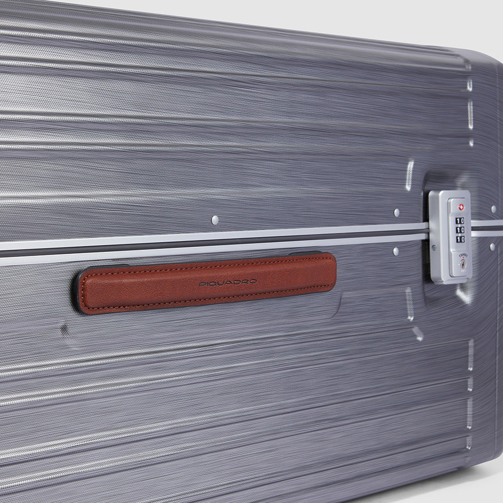 Hardside 4 wheel suitcase in trunk shape