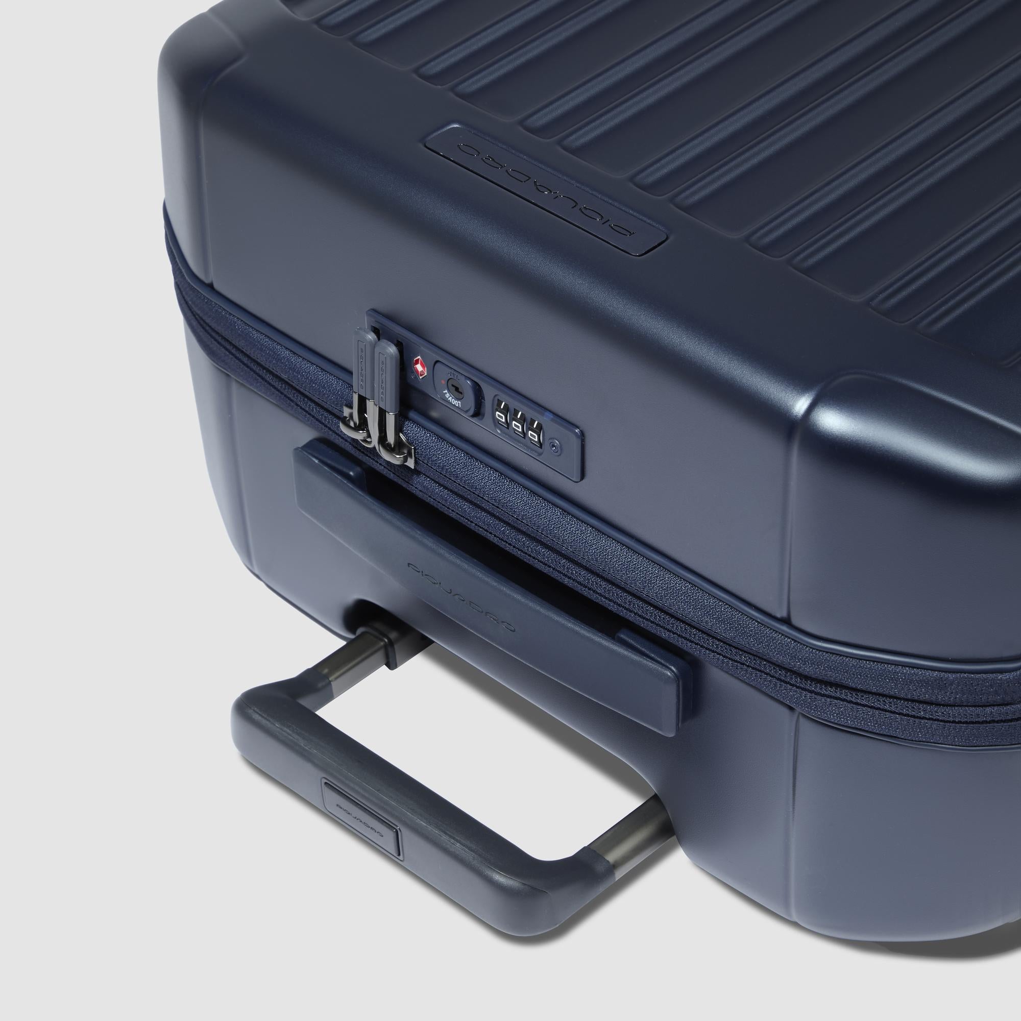Expandable cabin suitcase with 4 wheels