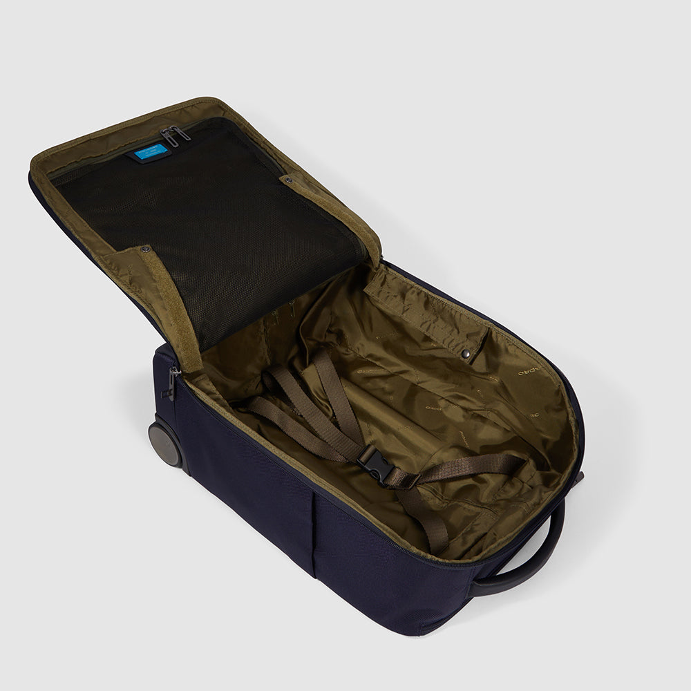 Underseater carry-on in recycled textile