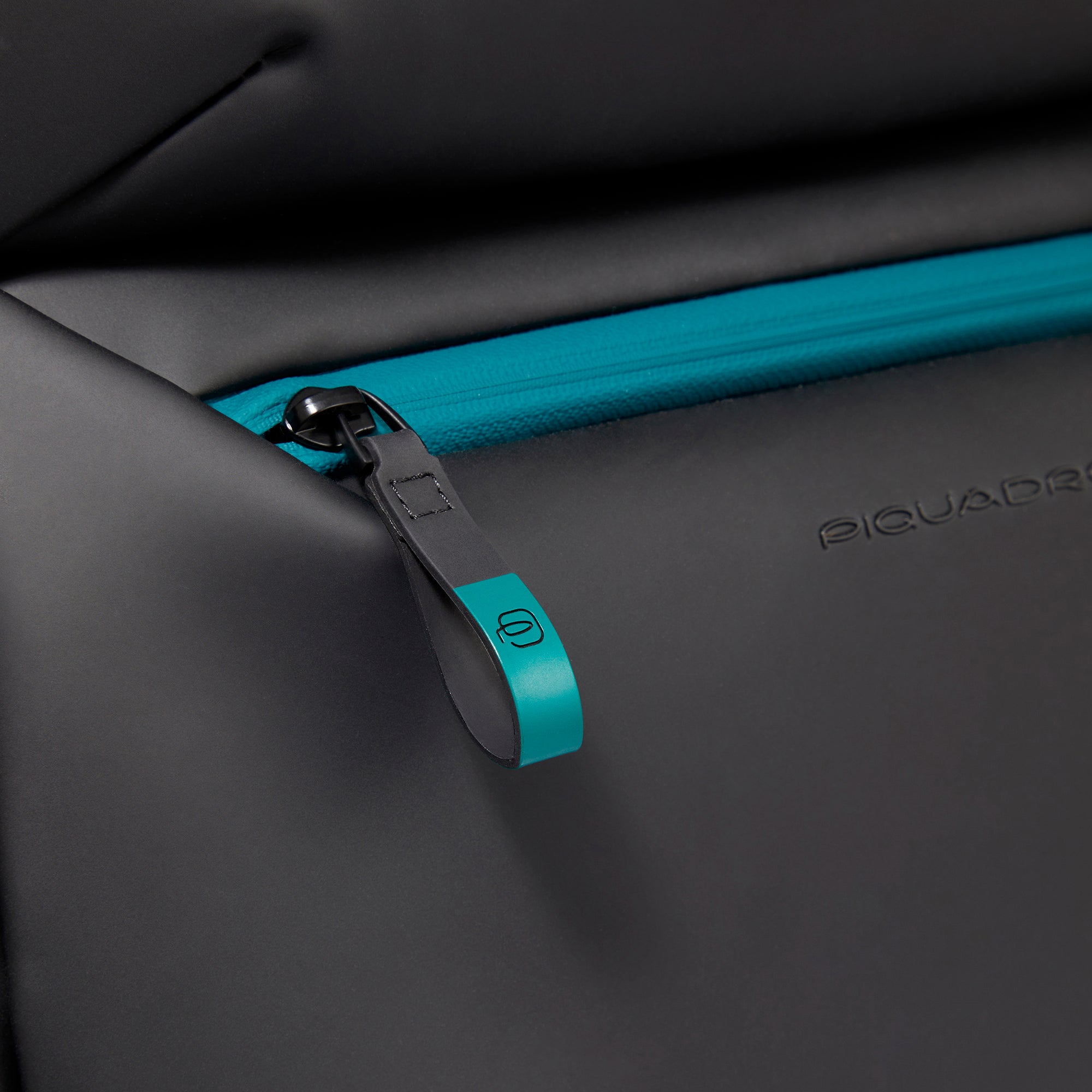 Water resistant duffle bag with wheels