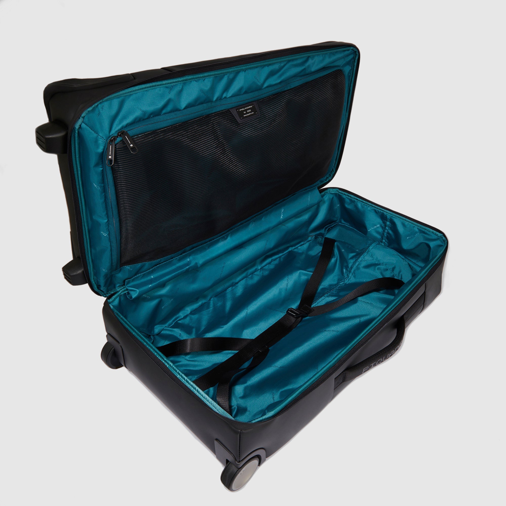 Water resistant duffle bag with wheels