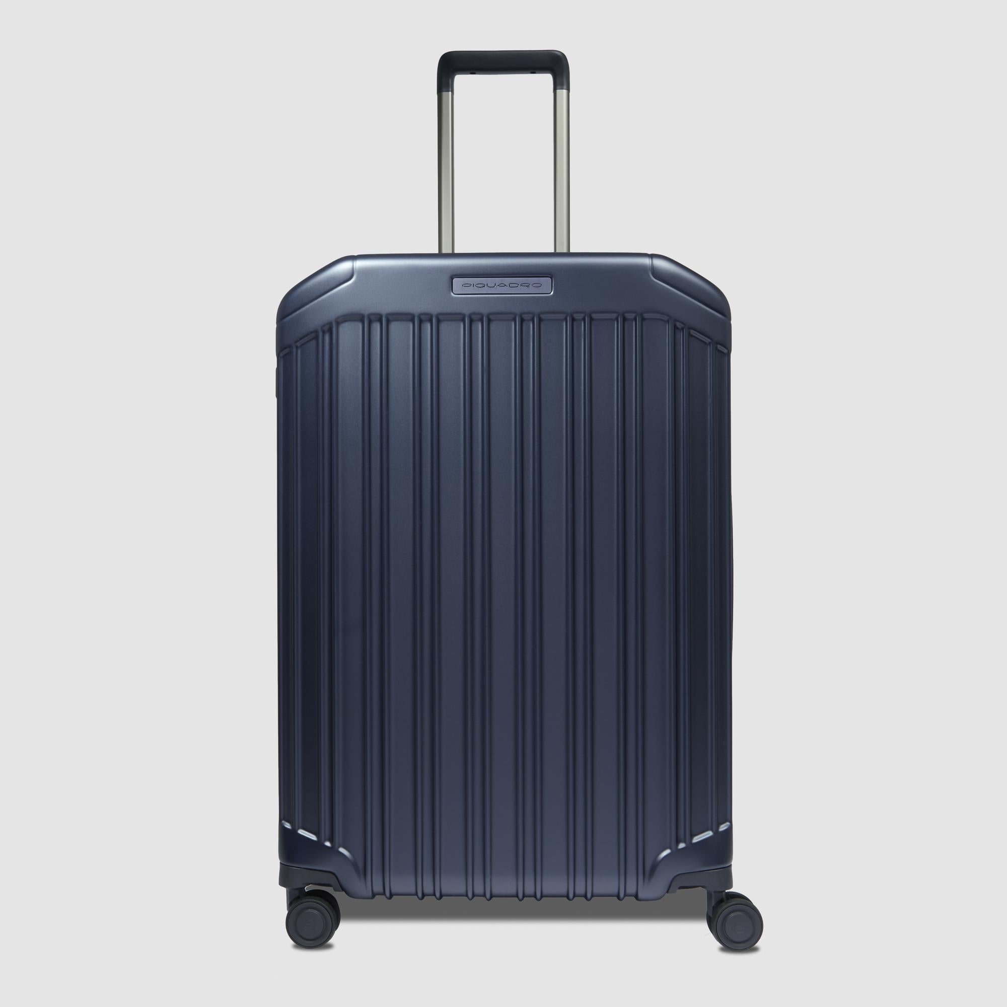 Medium size, expandable 4 wheel suitcase