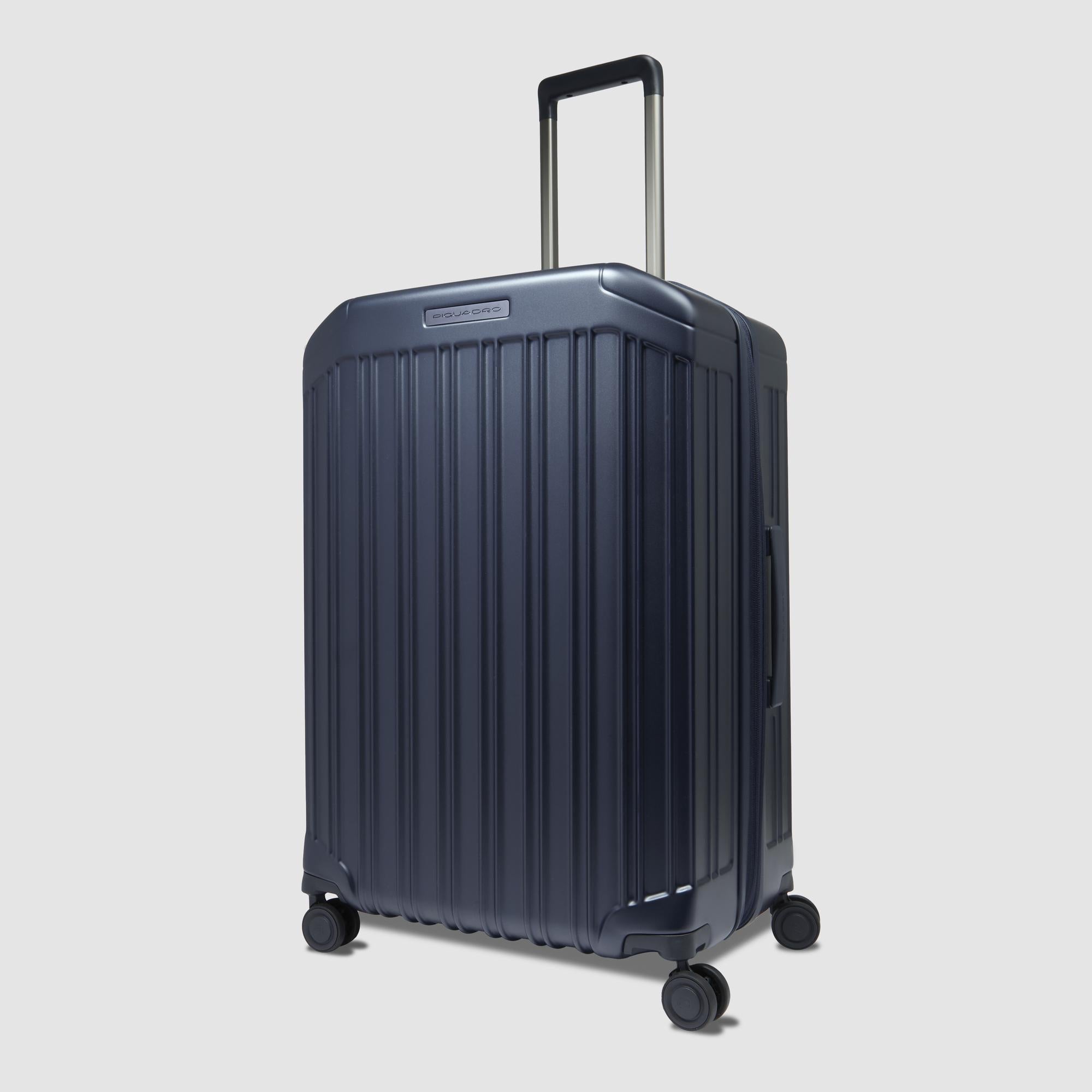 Medium size, expandable 4 wheel suitcase