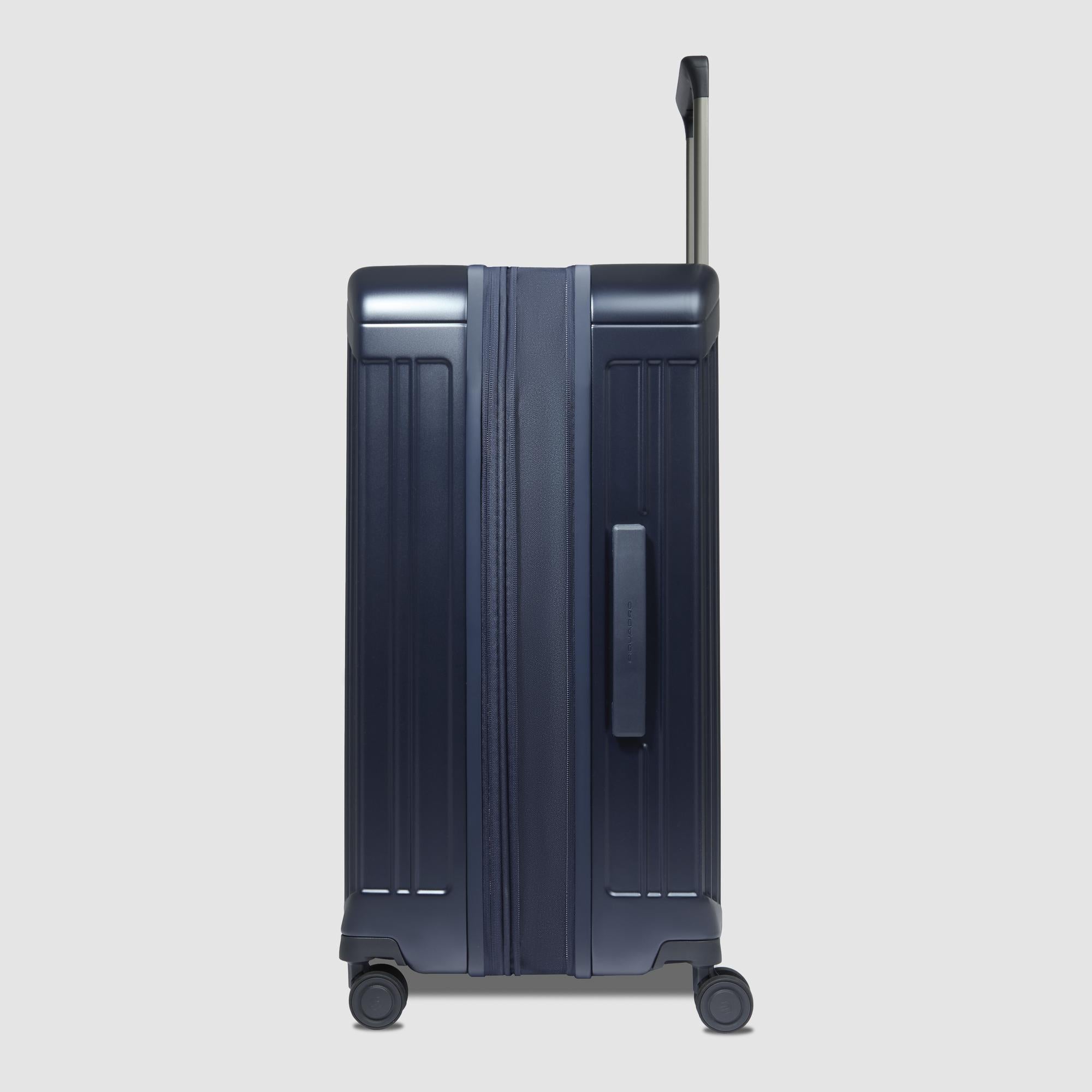 Medium size, expandable 4 wheel suitcase