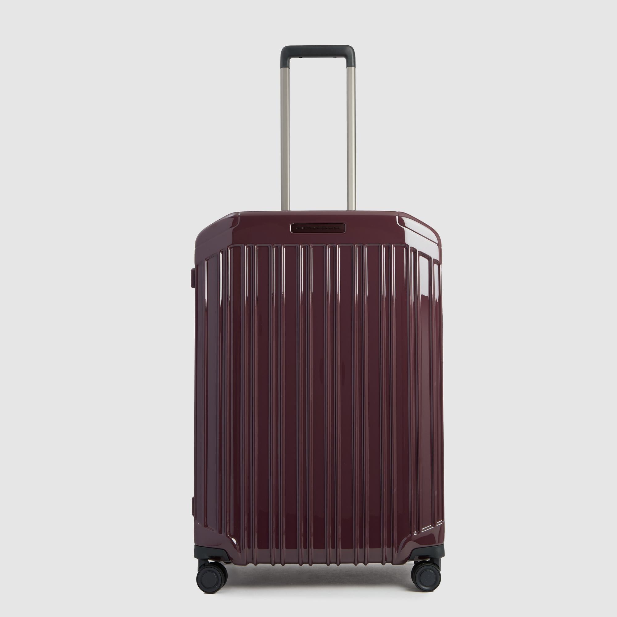 Medium size, expandable 4 wheel suitcase