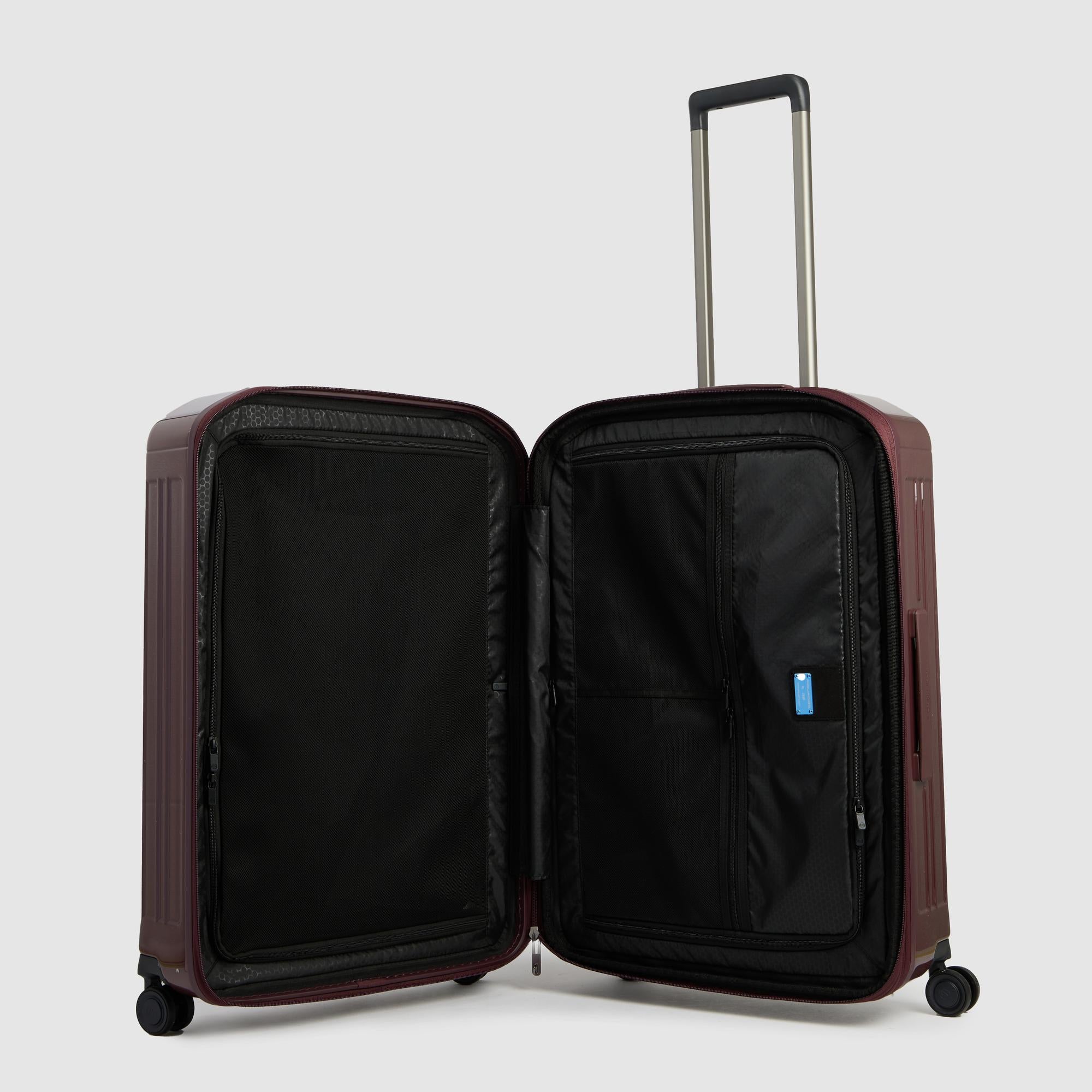 Medium size, expandable 4 wheel suitcase