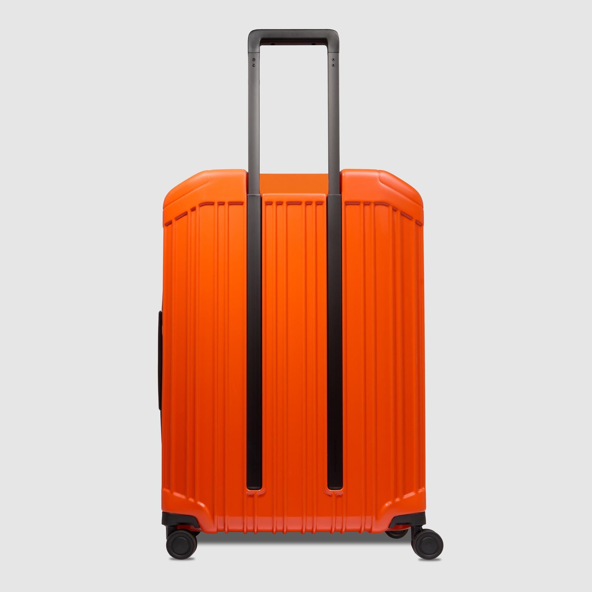 Medium size, expandable 4 wheel suitcase