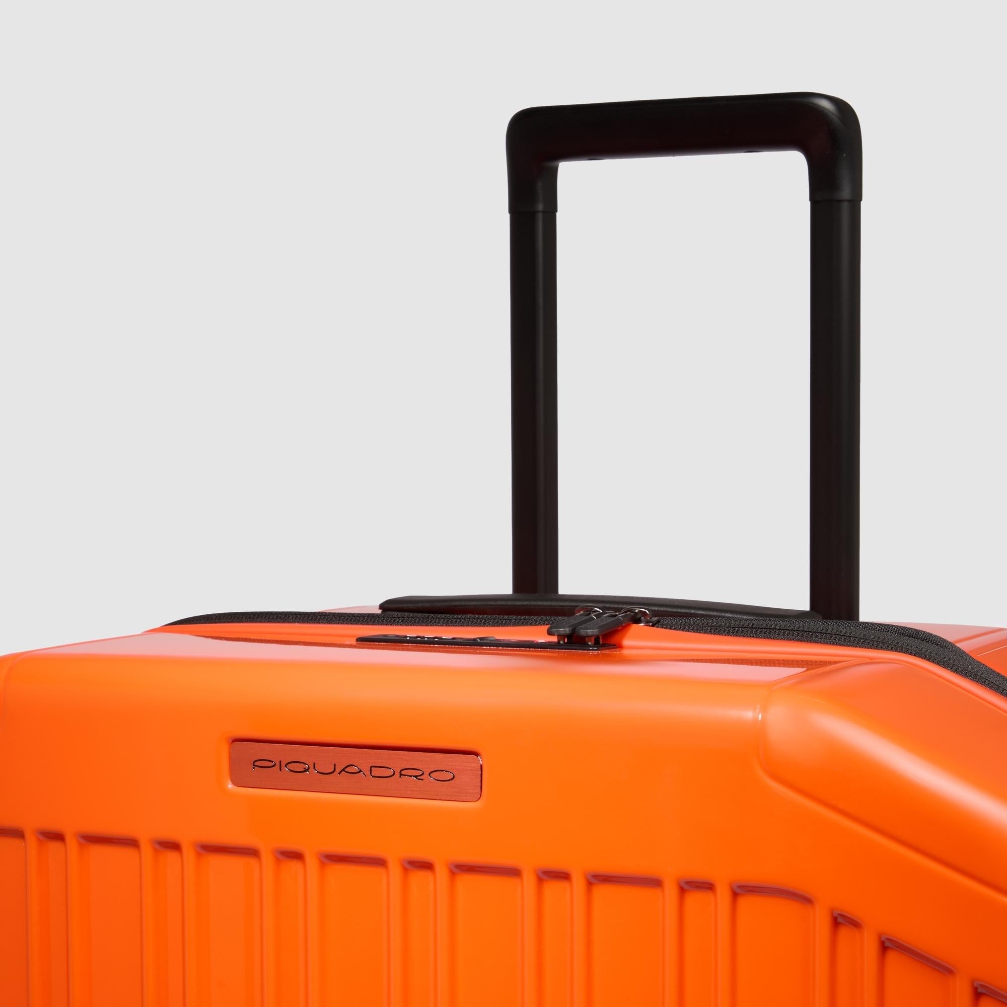Medium size, expandable 4 wheel suitcase