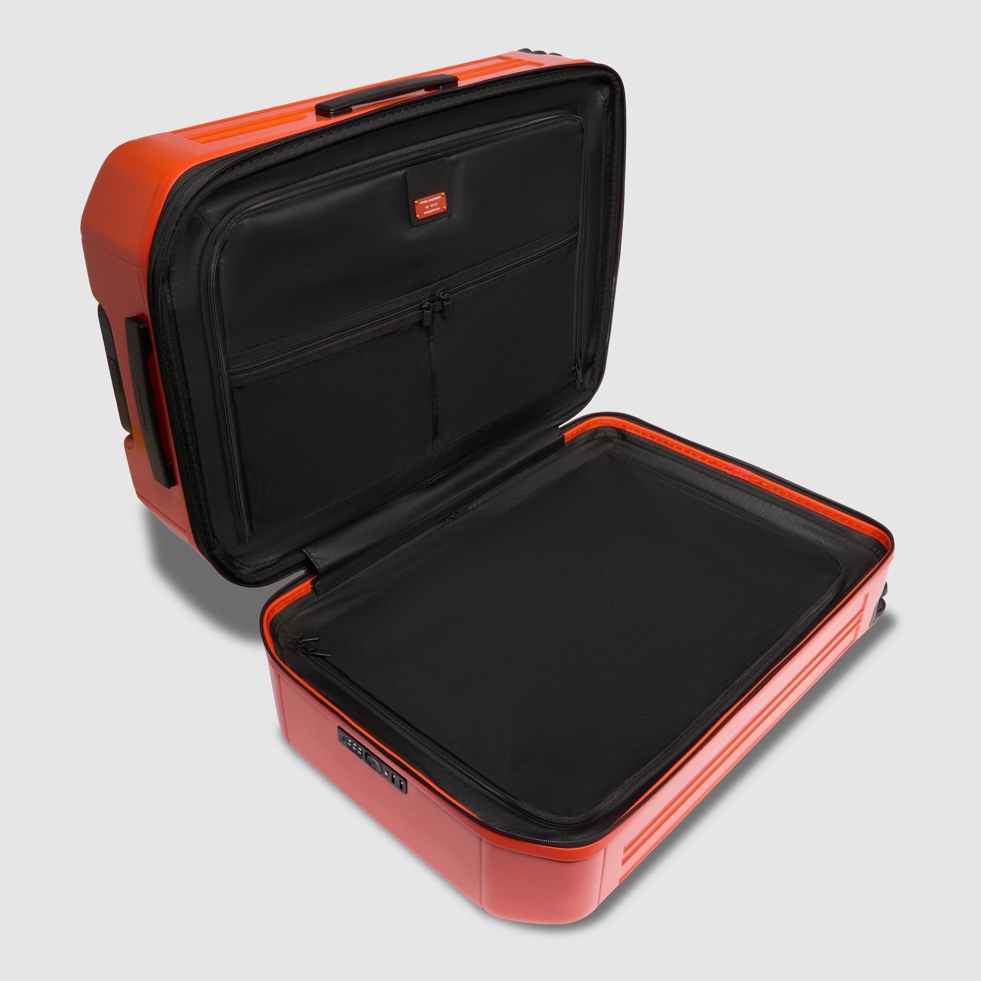 Medium size, expandable 4 wheel suitcase - 6