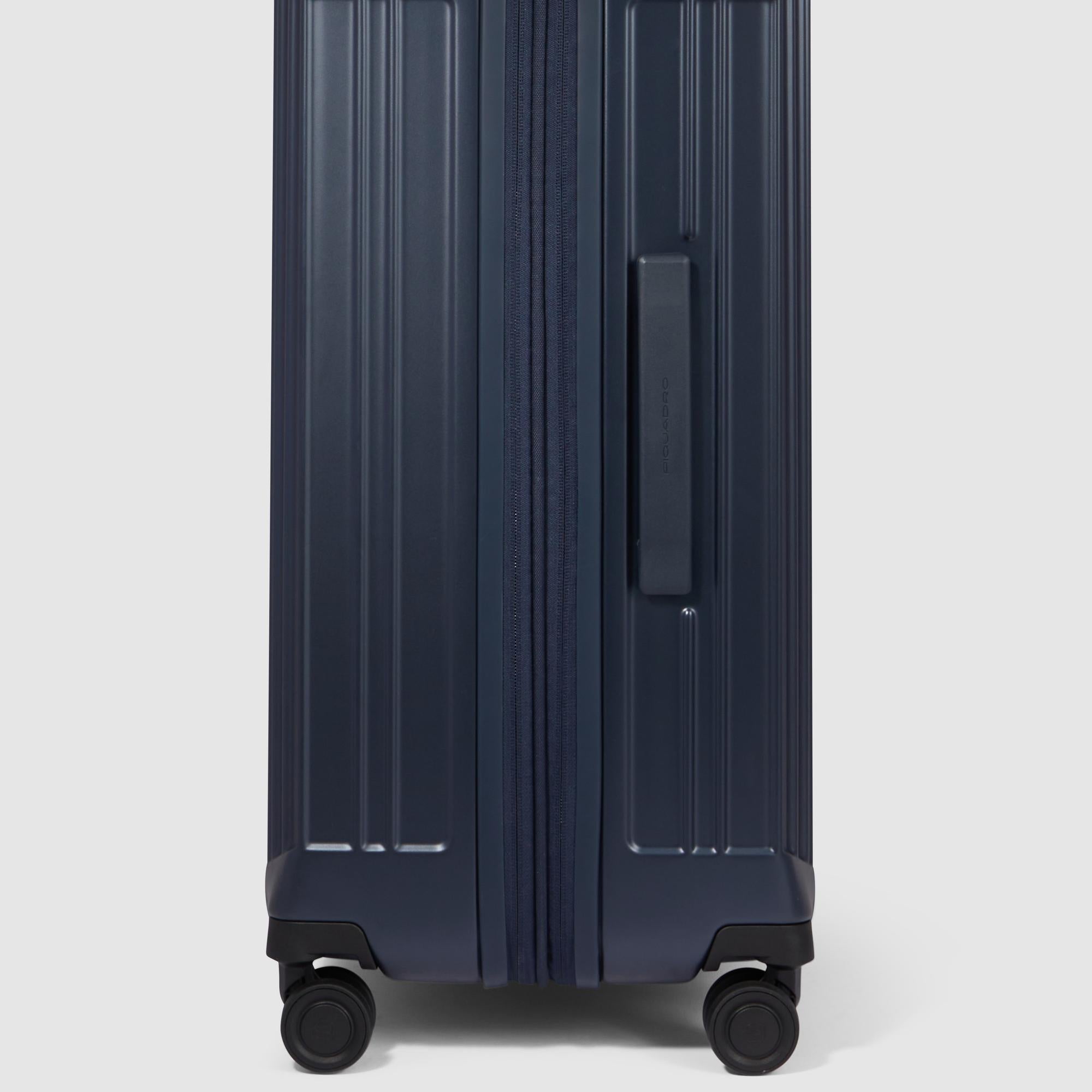 Expadable, large 4 wheel suitcase - 4