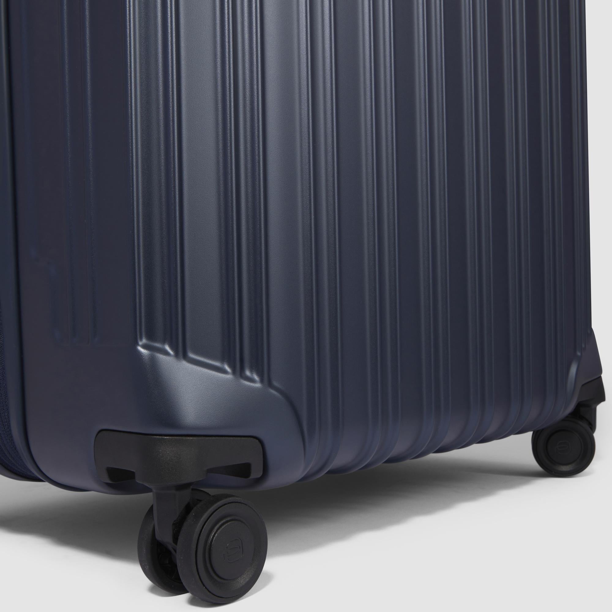 Expadable, large 4 wheel suitcase - 8