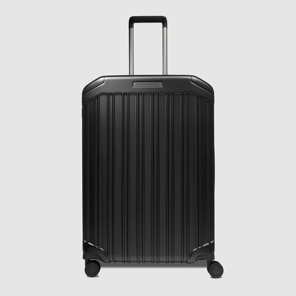 Expadable, large 4 wheel suitcase