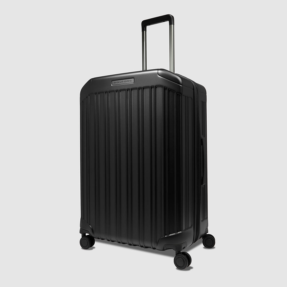 Expadable, large 4 wheel suitcase