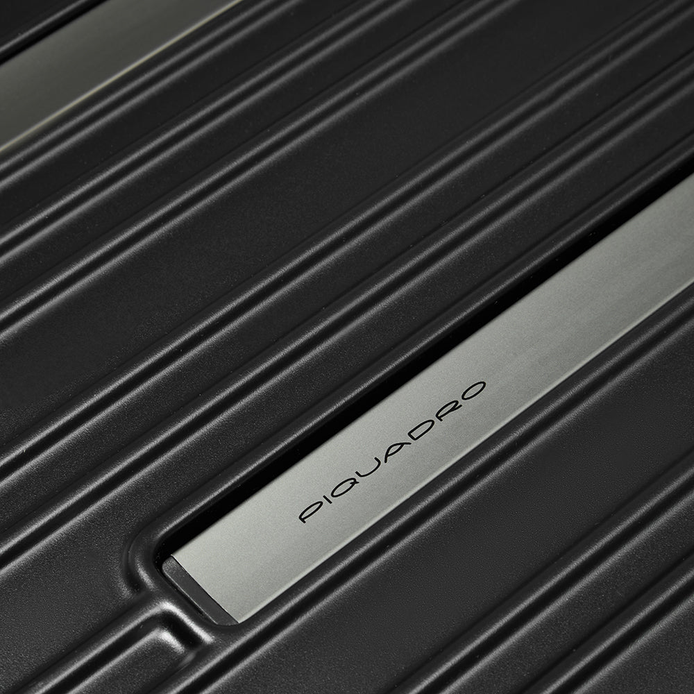 Expadable, large 4 wheel suitcase - 8