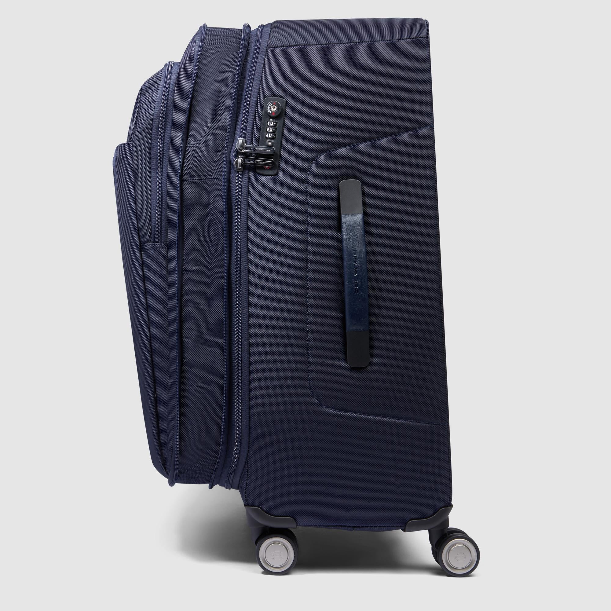 Medium size, expandable suitcase 4 wheels