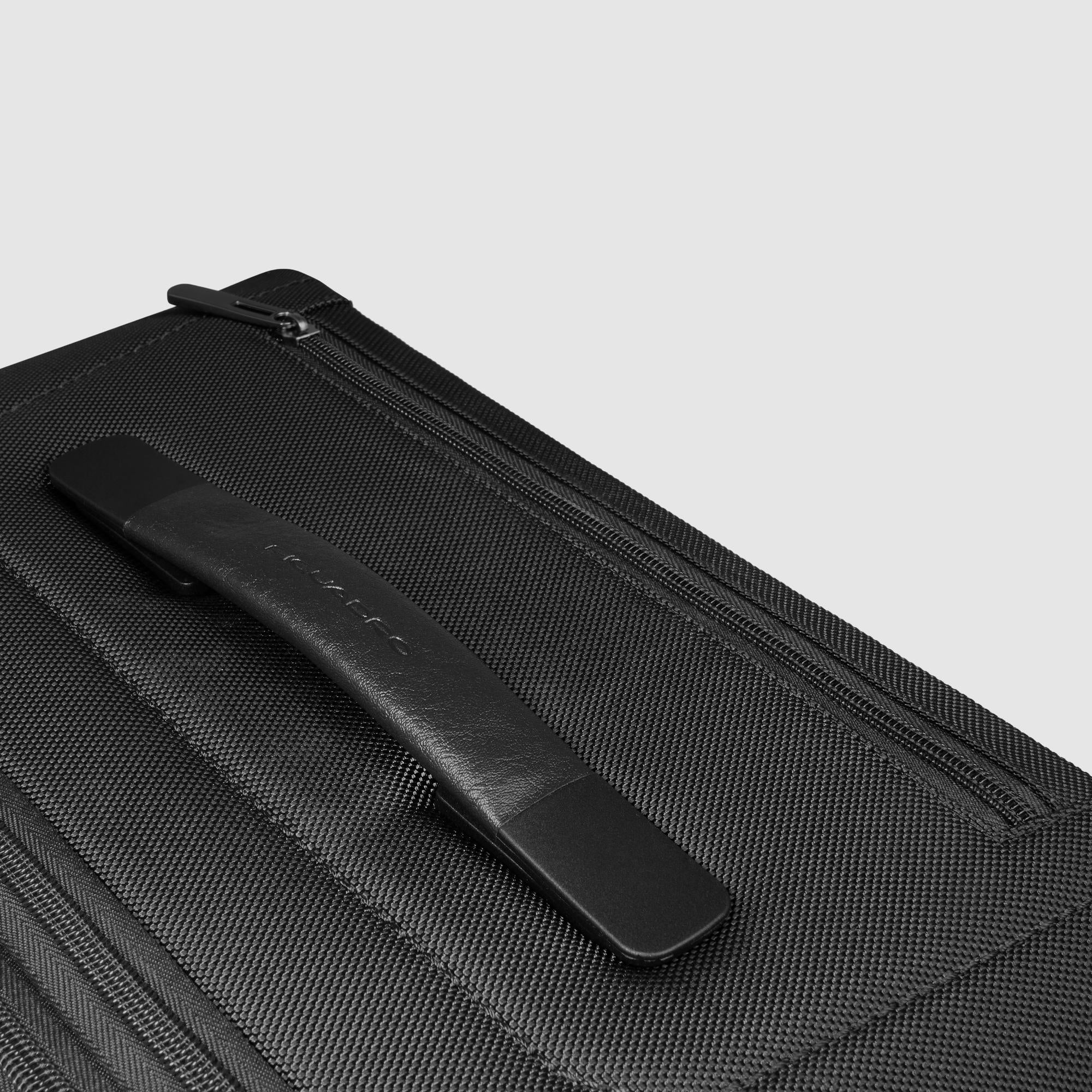 Medium size, expandable suitcase 4 wheels