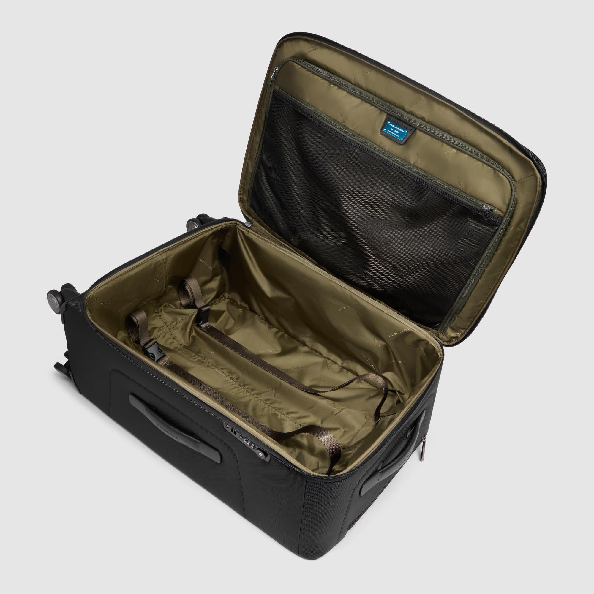 Medium size, expandable suitcase 4 wheels