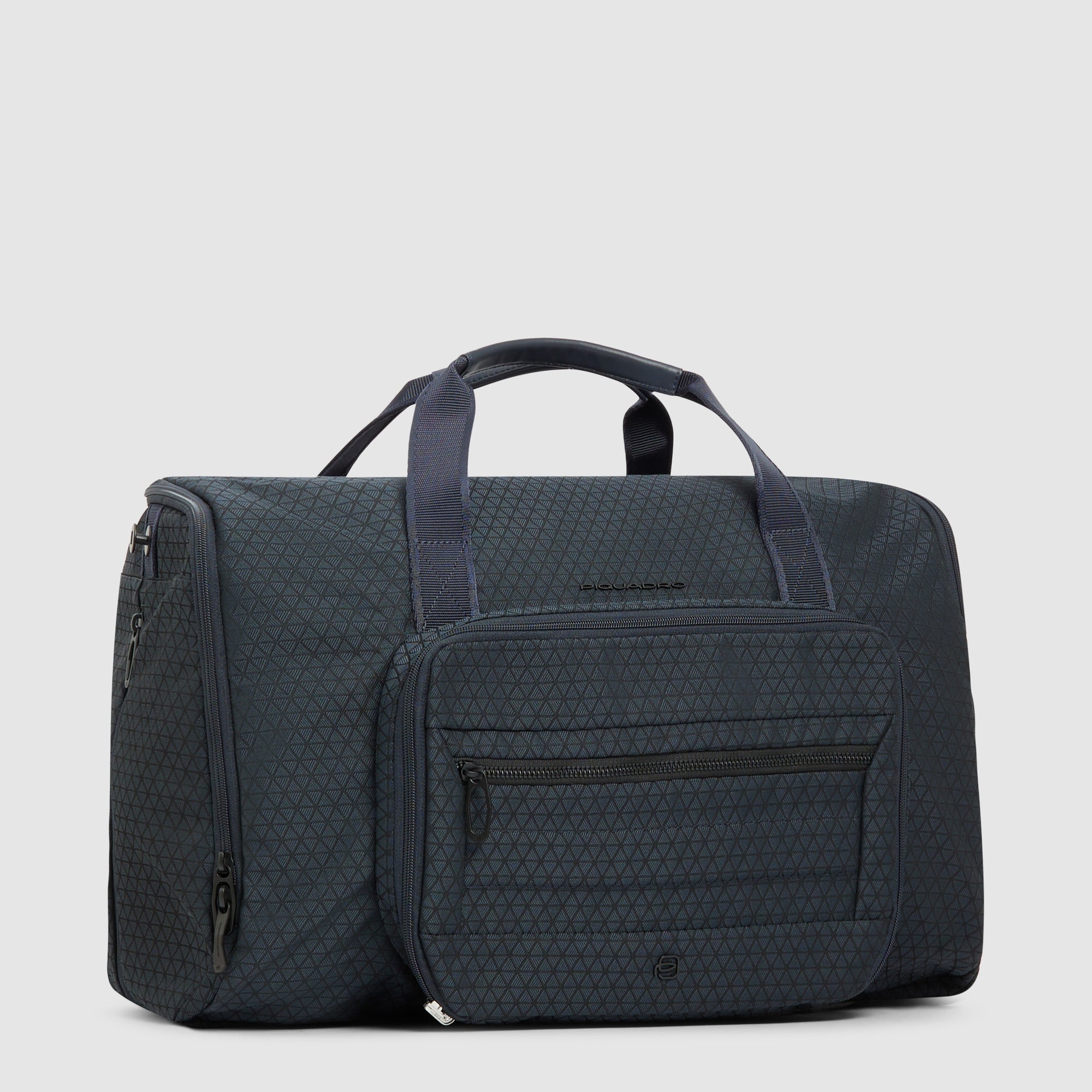 Foldable travel bag in recycled textile