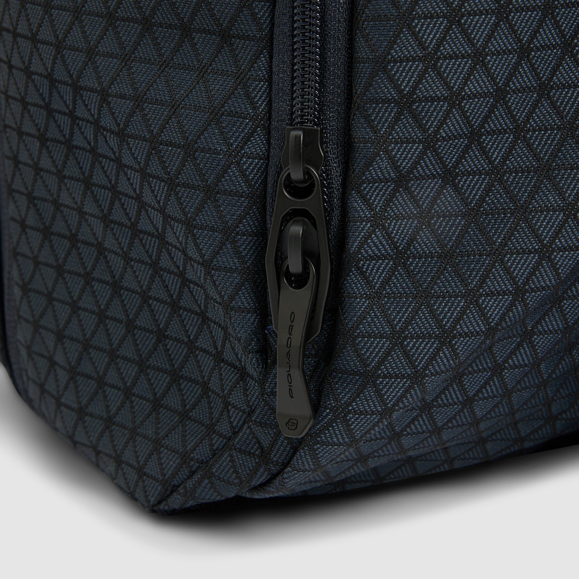 Foldable travel bag in recycled textile - 3