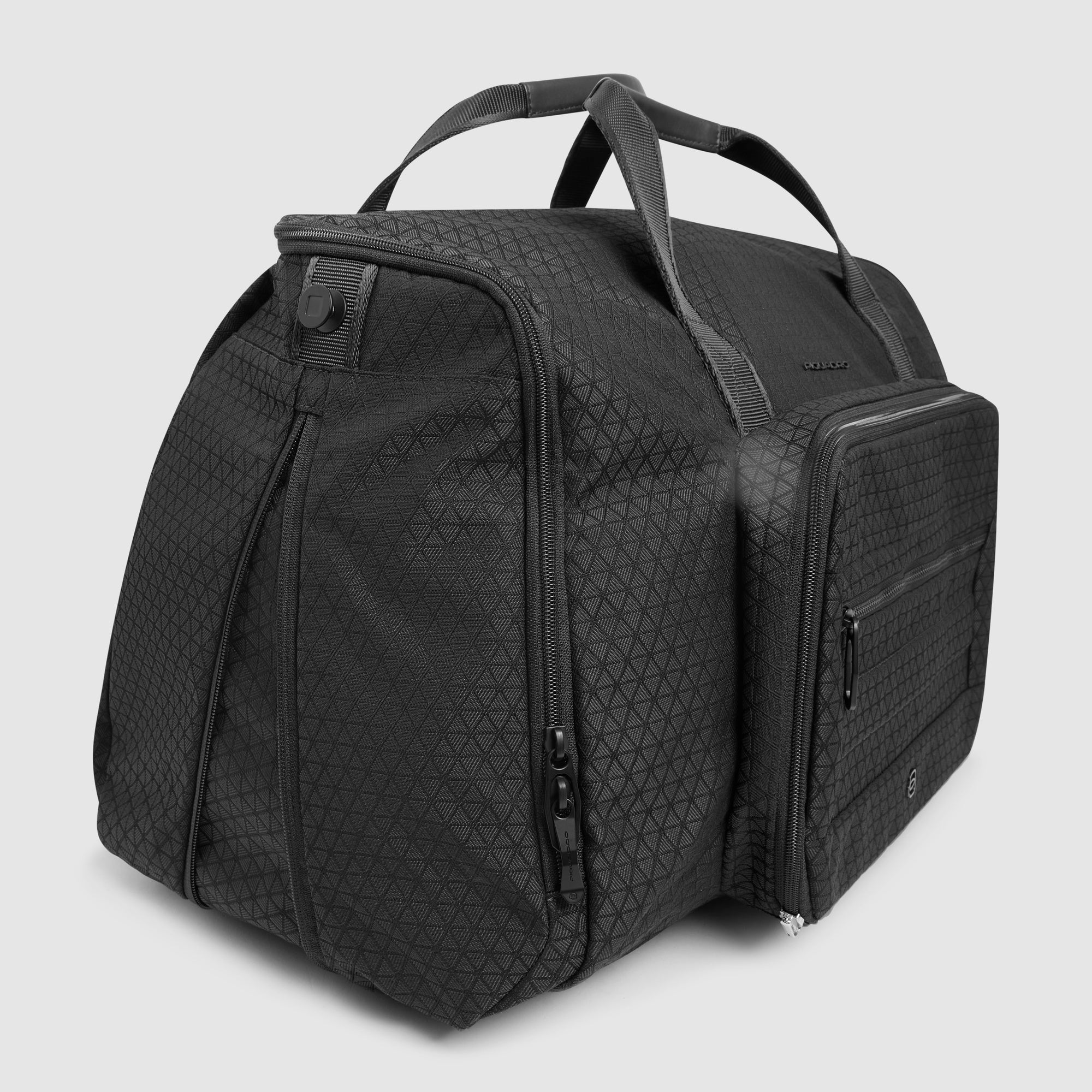 Foldable travel bag in recycled textile