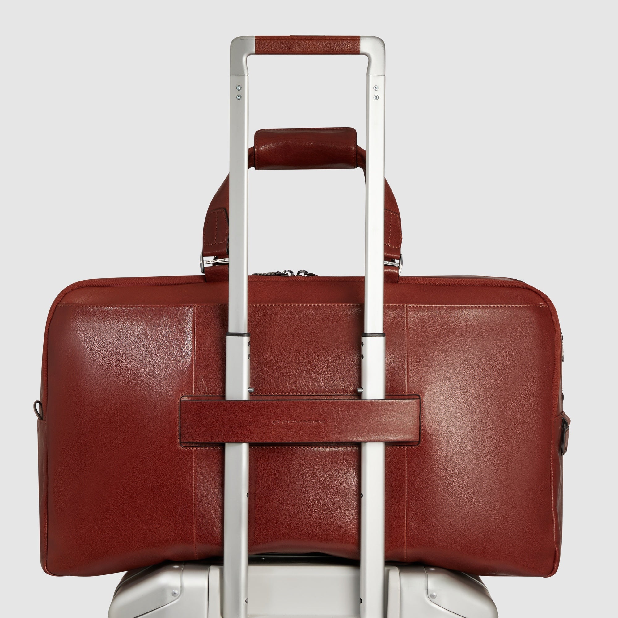 Personalizable duffel bag