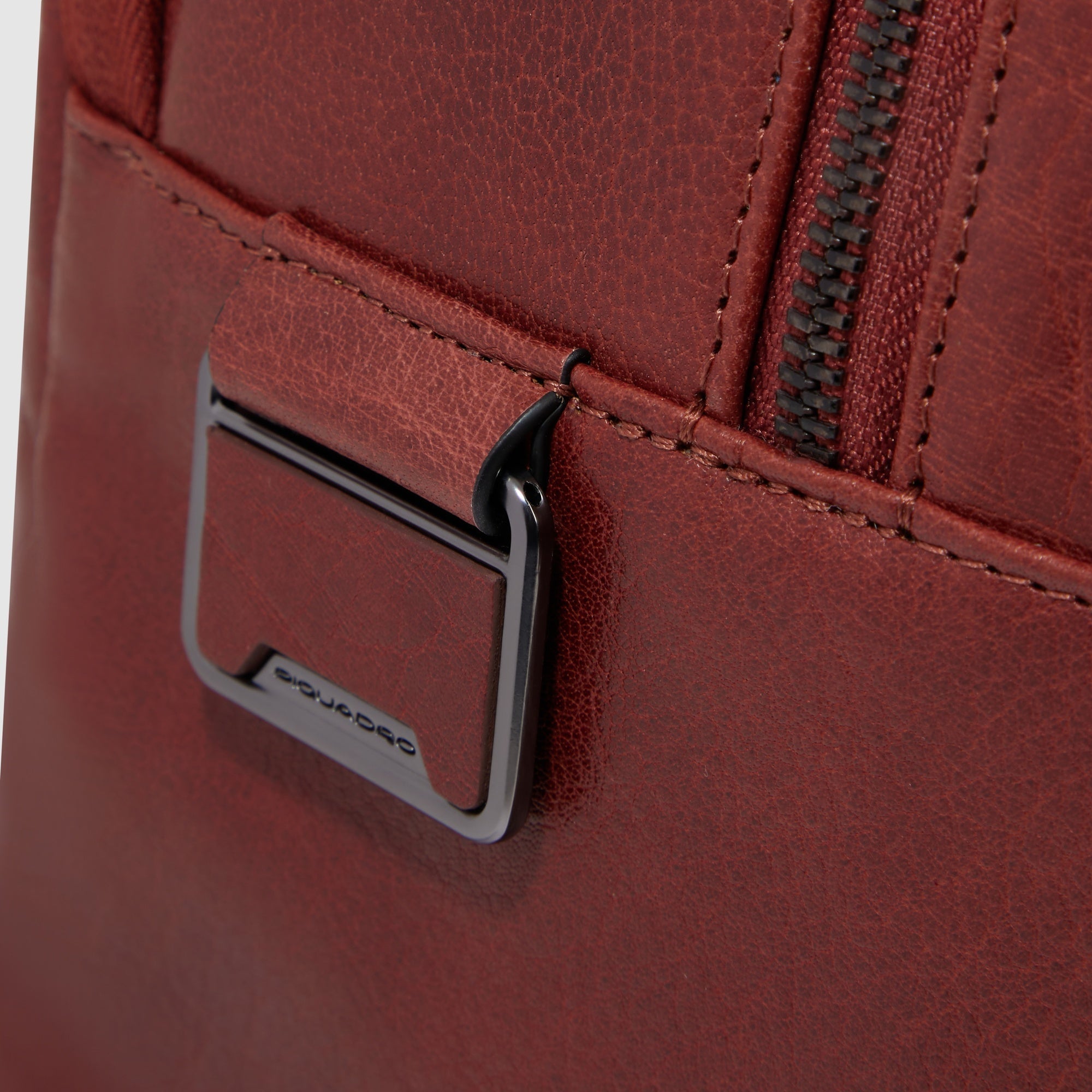 Personalizable duffel bag