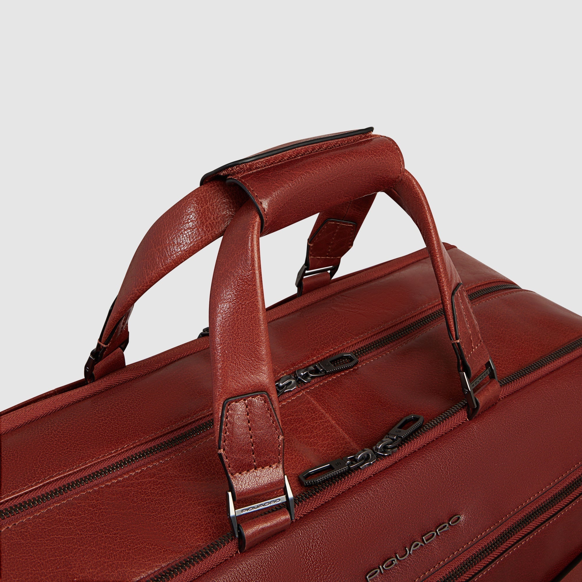 Personalizable duffel bag
