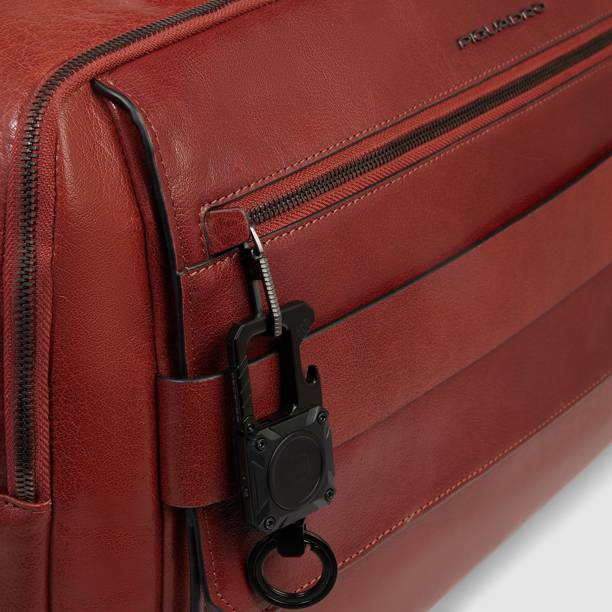 Personalizable duffel bag