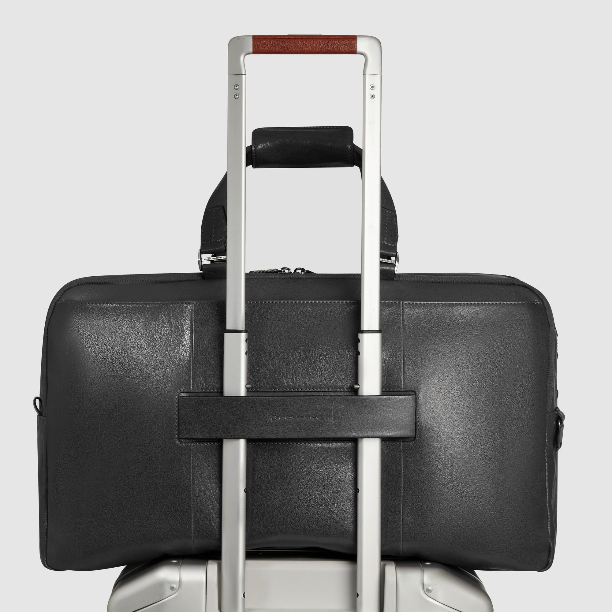 Personalizable duffel bag